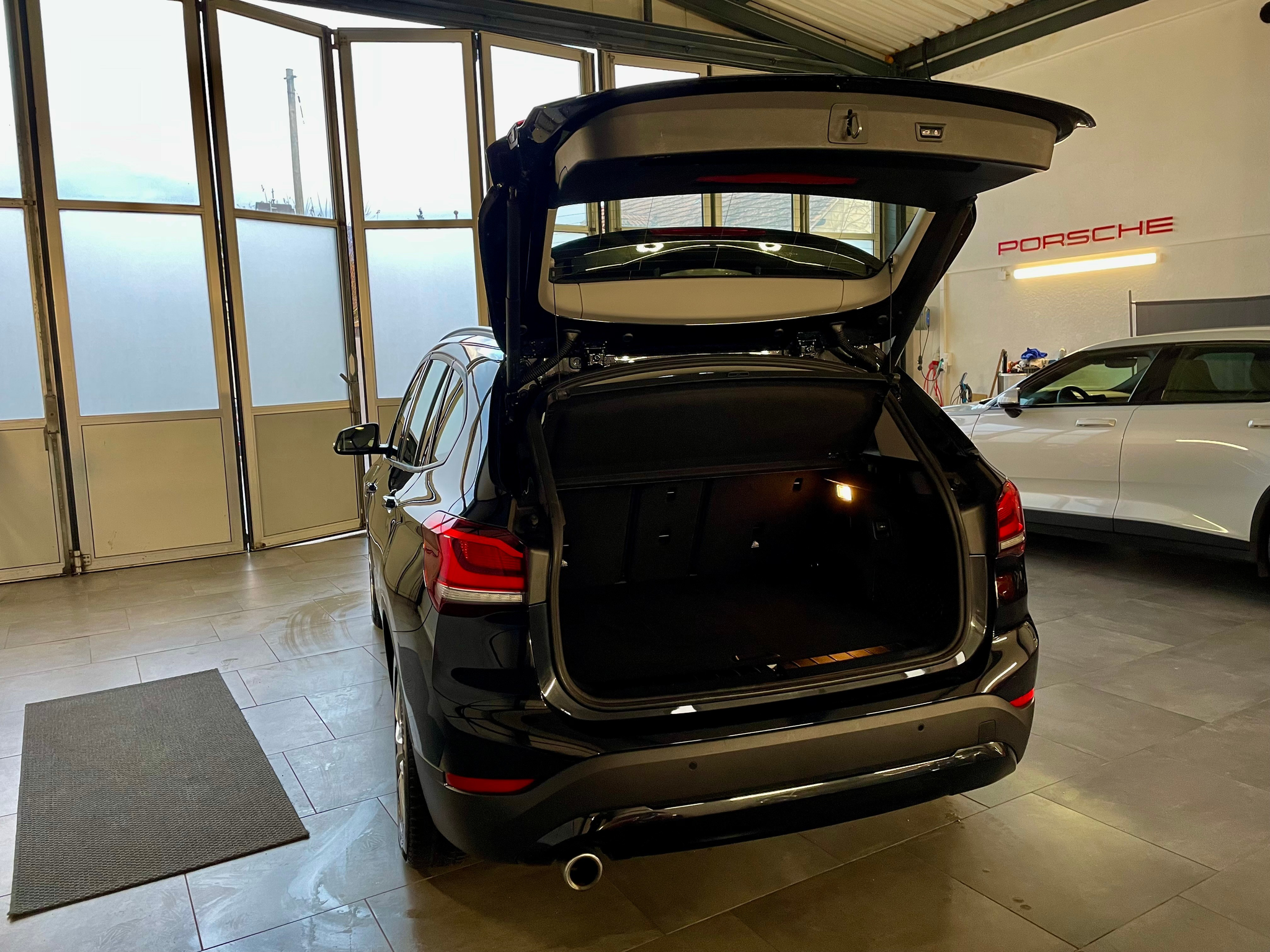 listing desktop thumbnail image 4