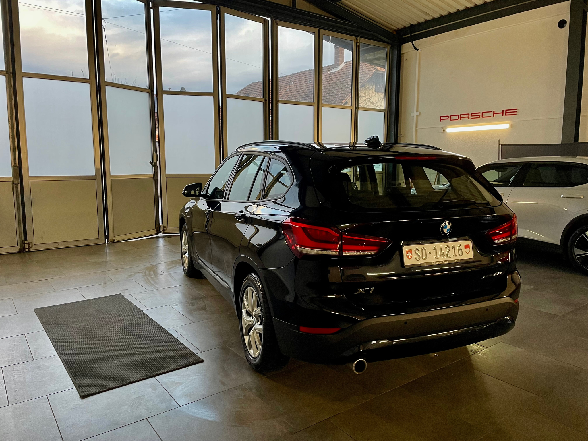 listing desktop thumbnail image 1