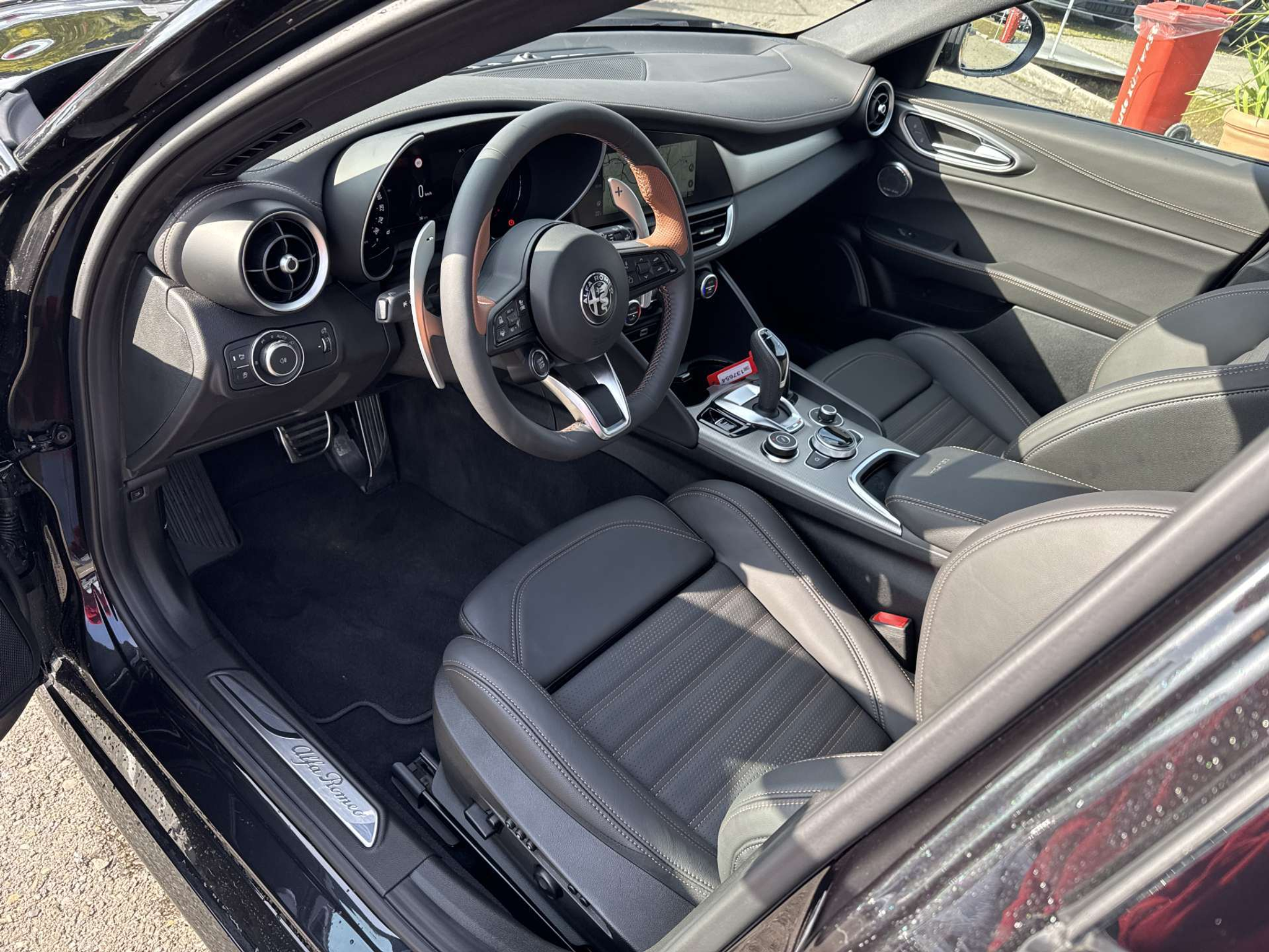 listing desktop thumbnail image 4