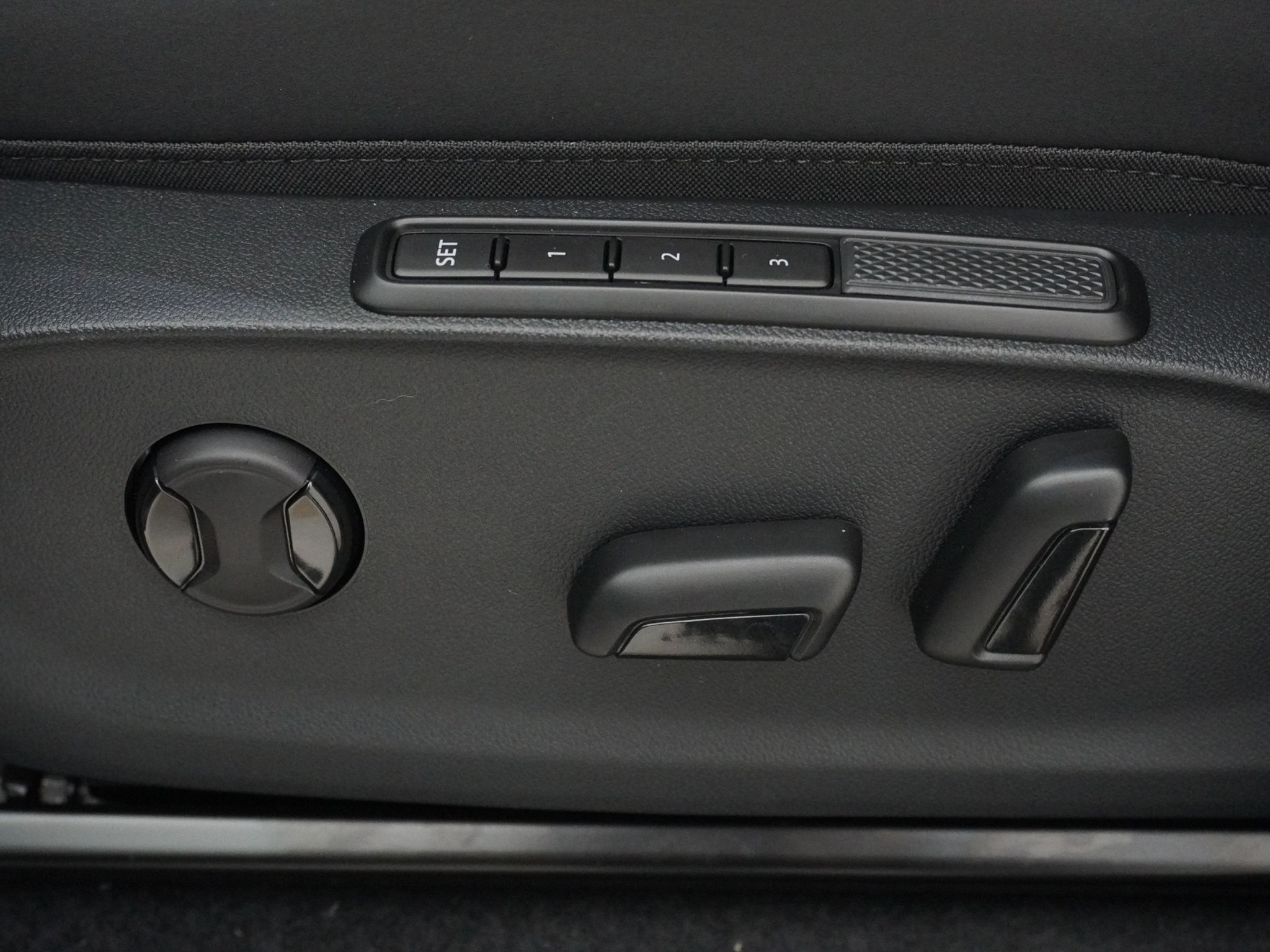 listing desktop thumbnail image 13