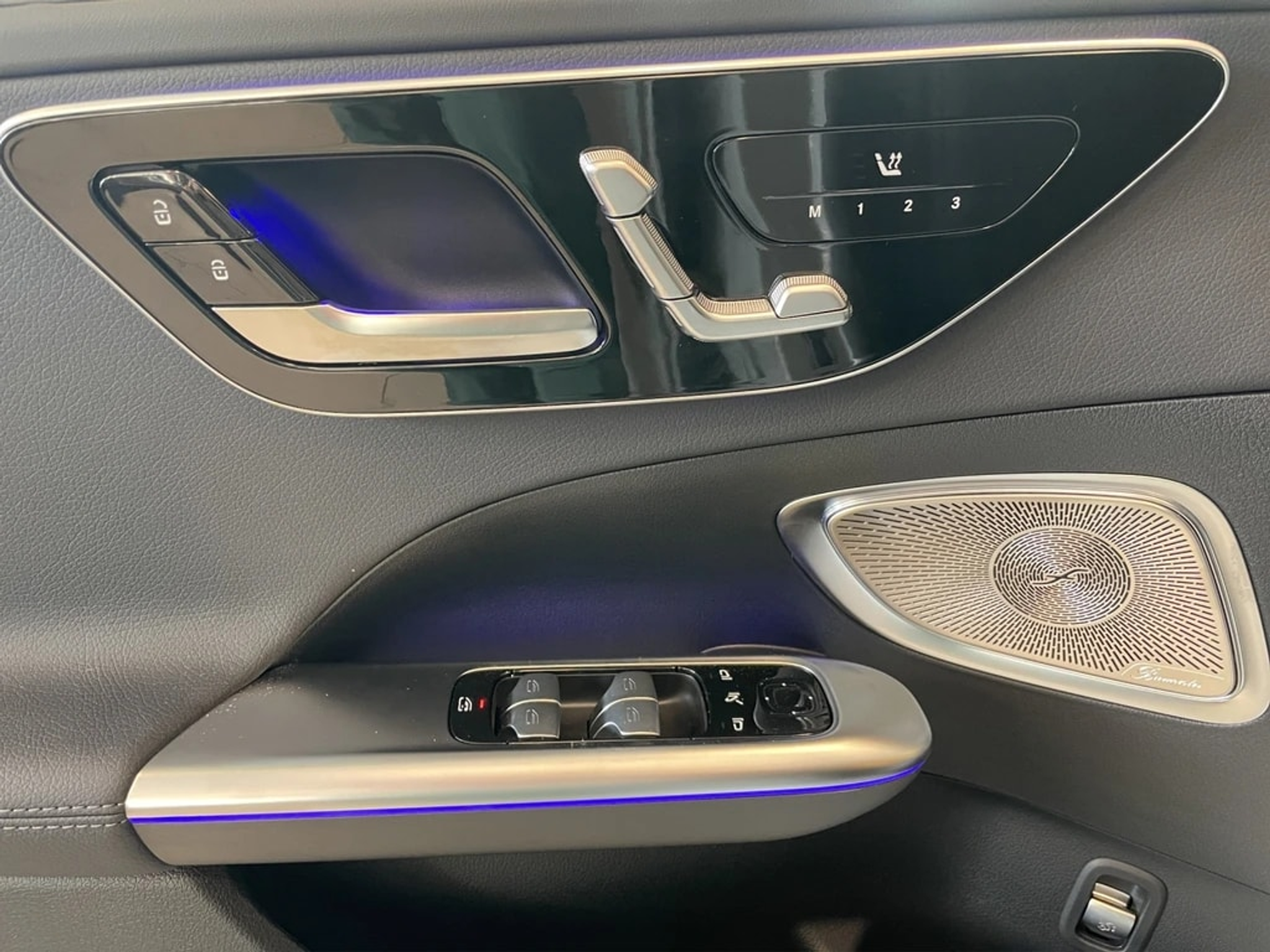 listing desktop thumbnail image 9