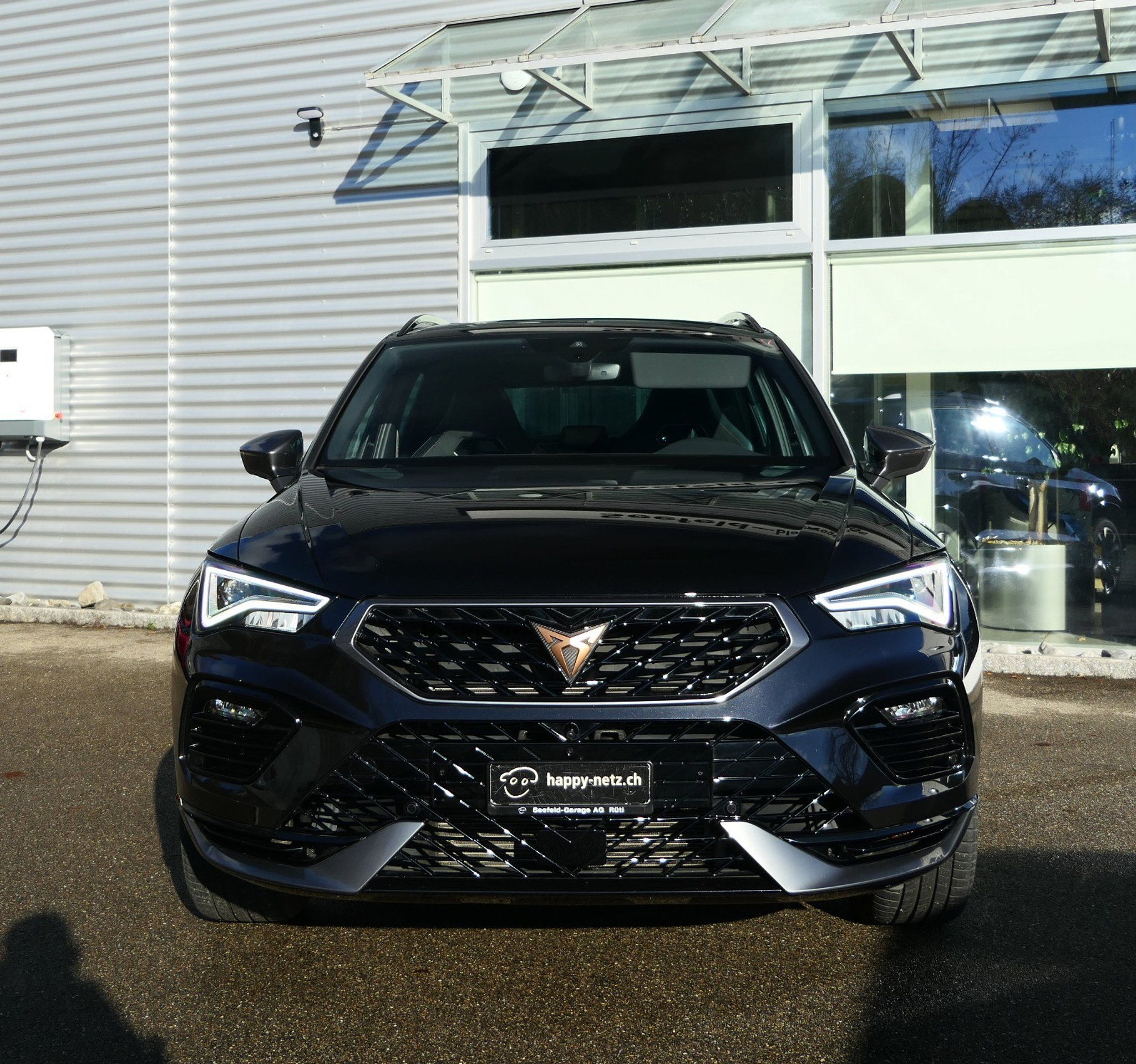 listing desktop thumbnail image 1