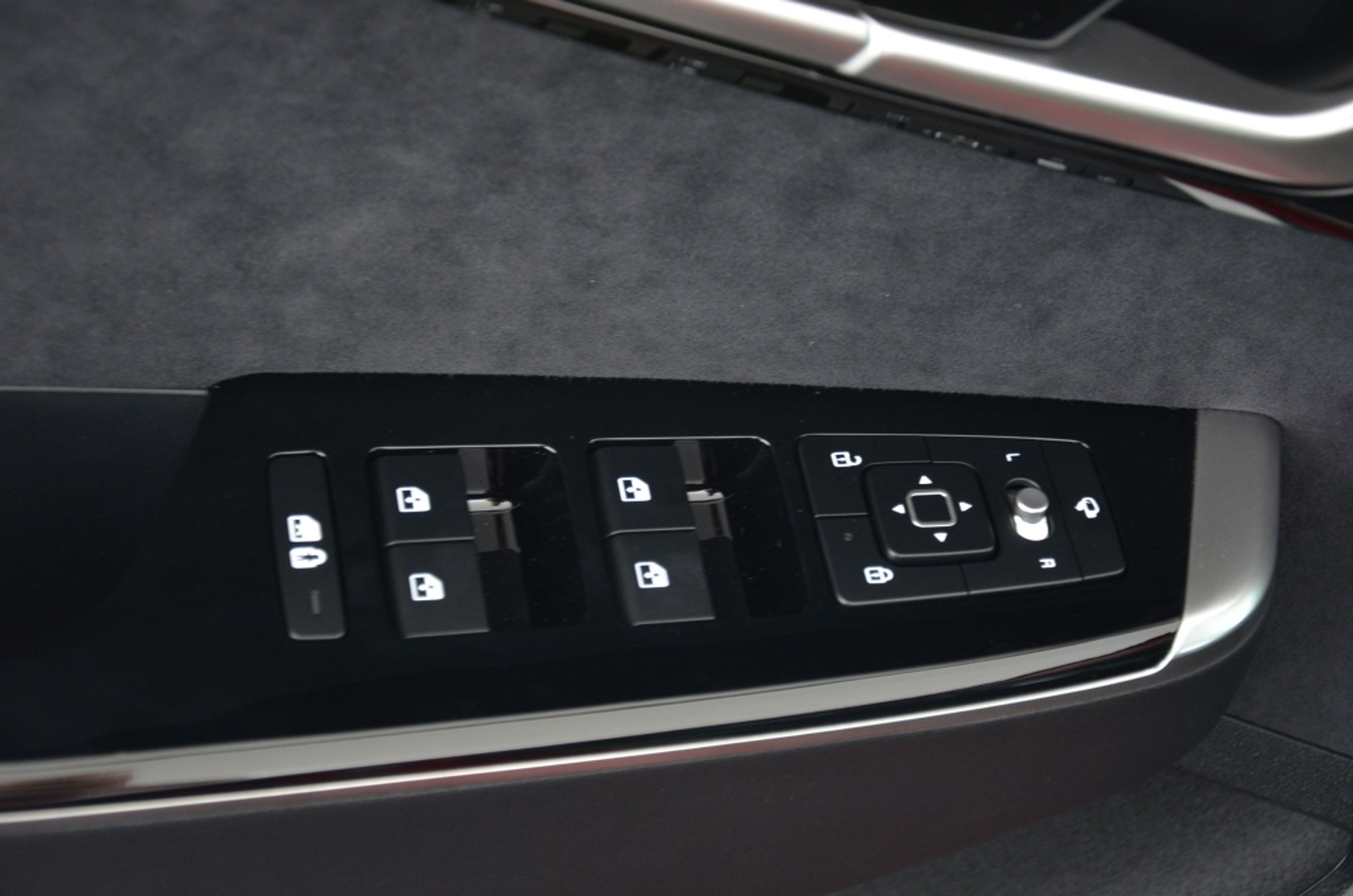 listing desktop thumbnail image 28