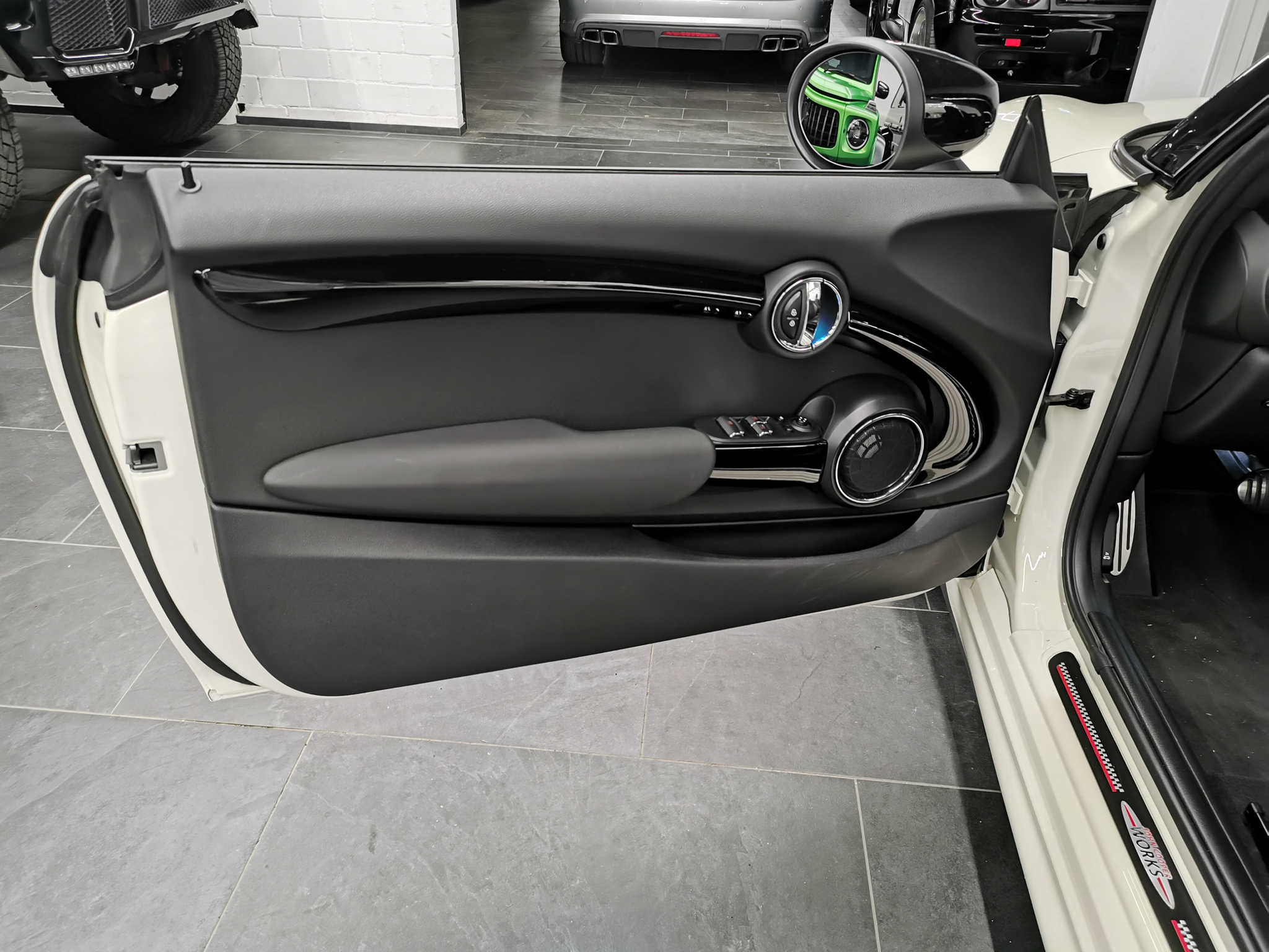 listing desktop thumbnail image 15