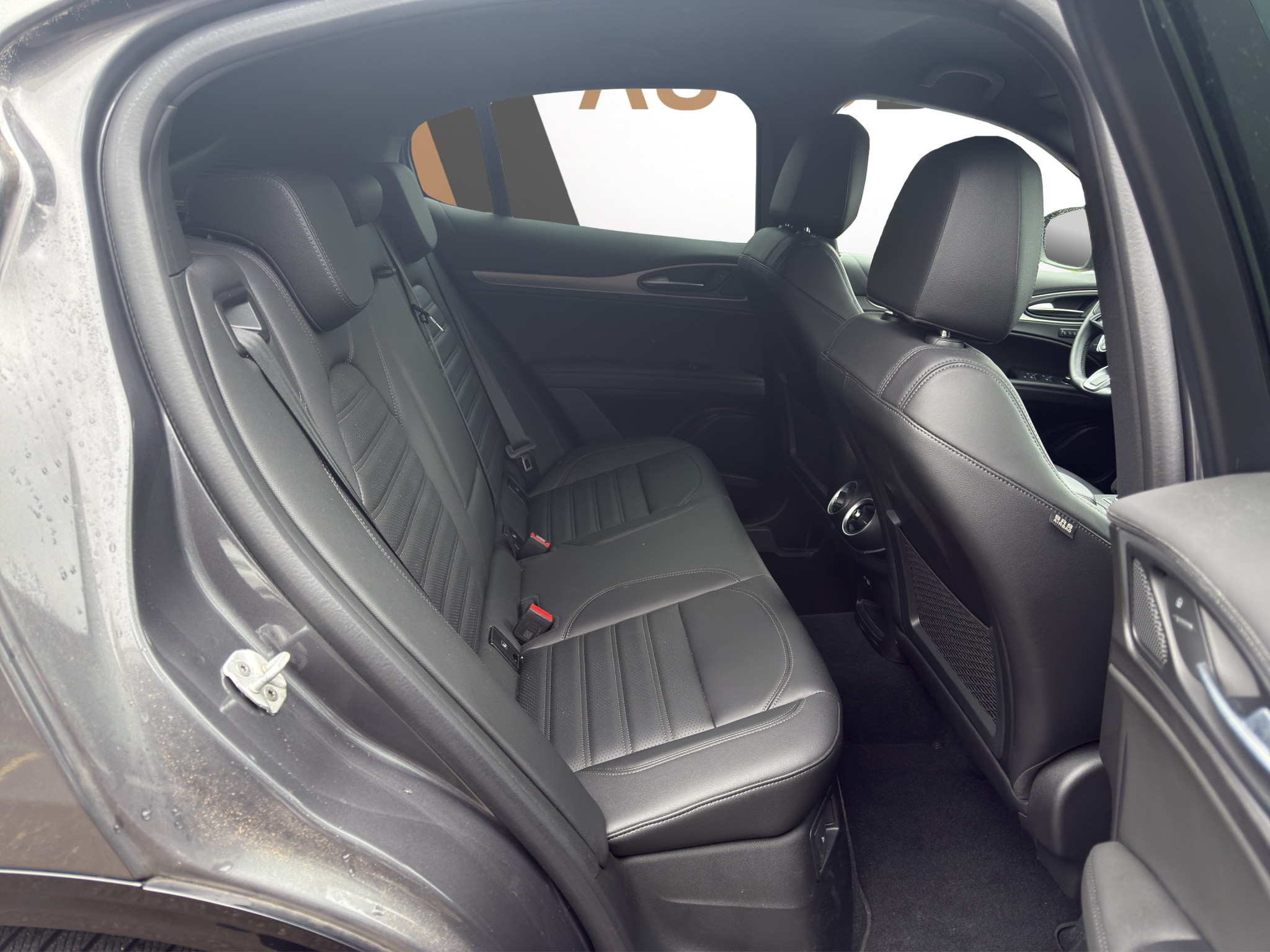 listing desktop thumbnail image 11