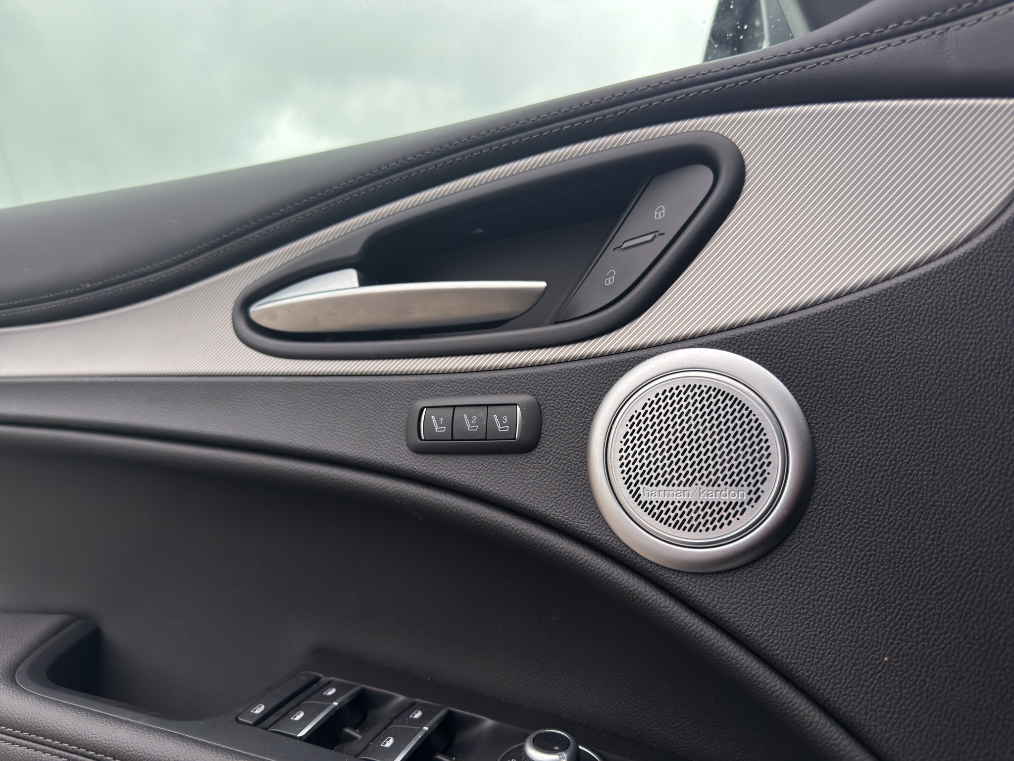 listing desktop thumbnail image 26