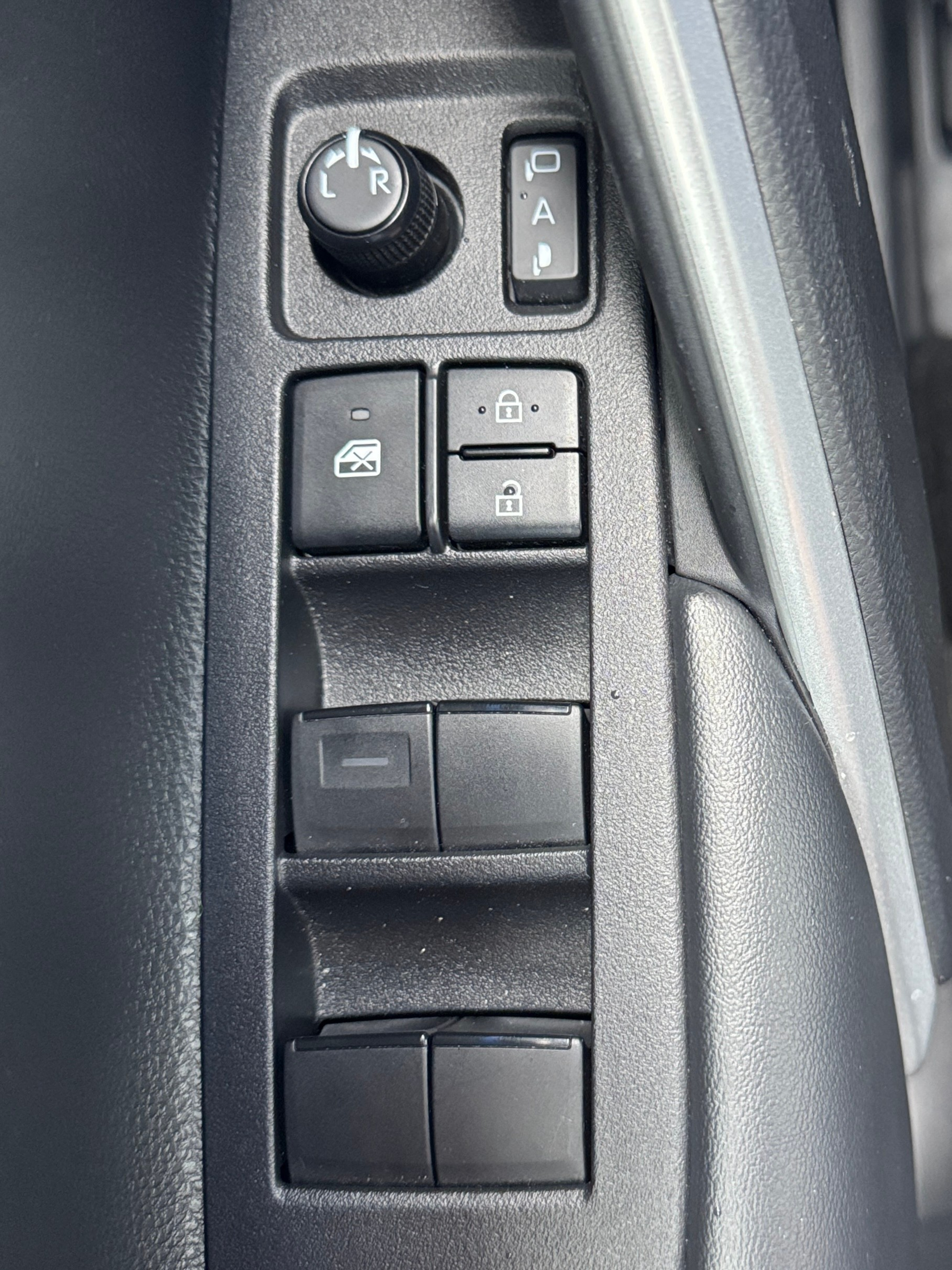 listing desktop thumbnail image 17