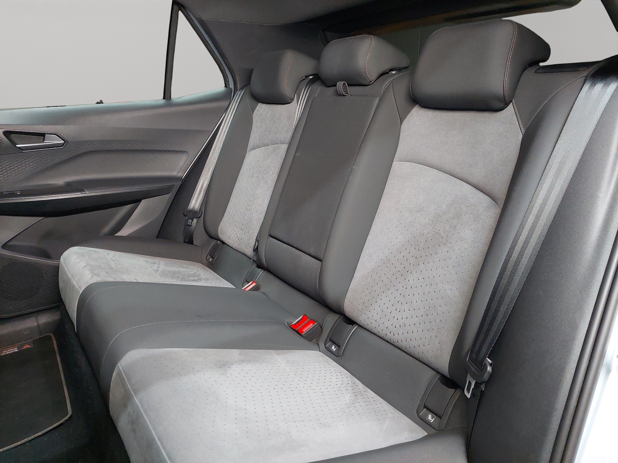 listing desktop thumbnail image 7