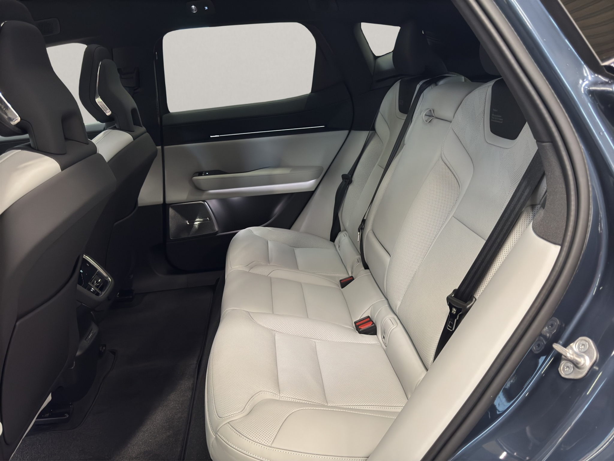 listing desktop thumbnail image 12