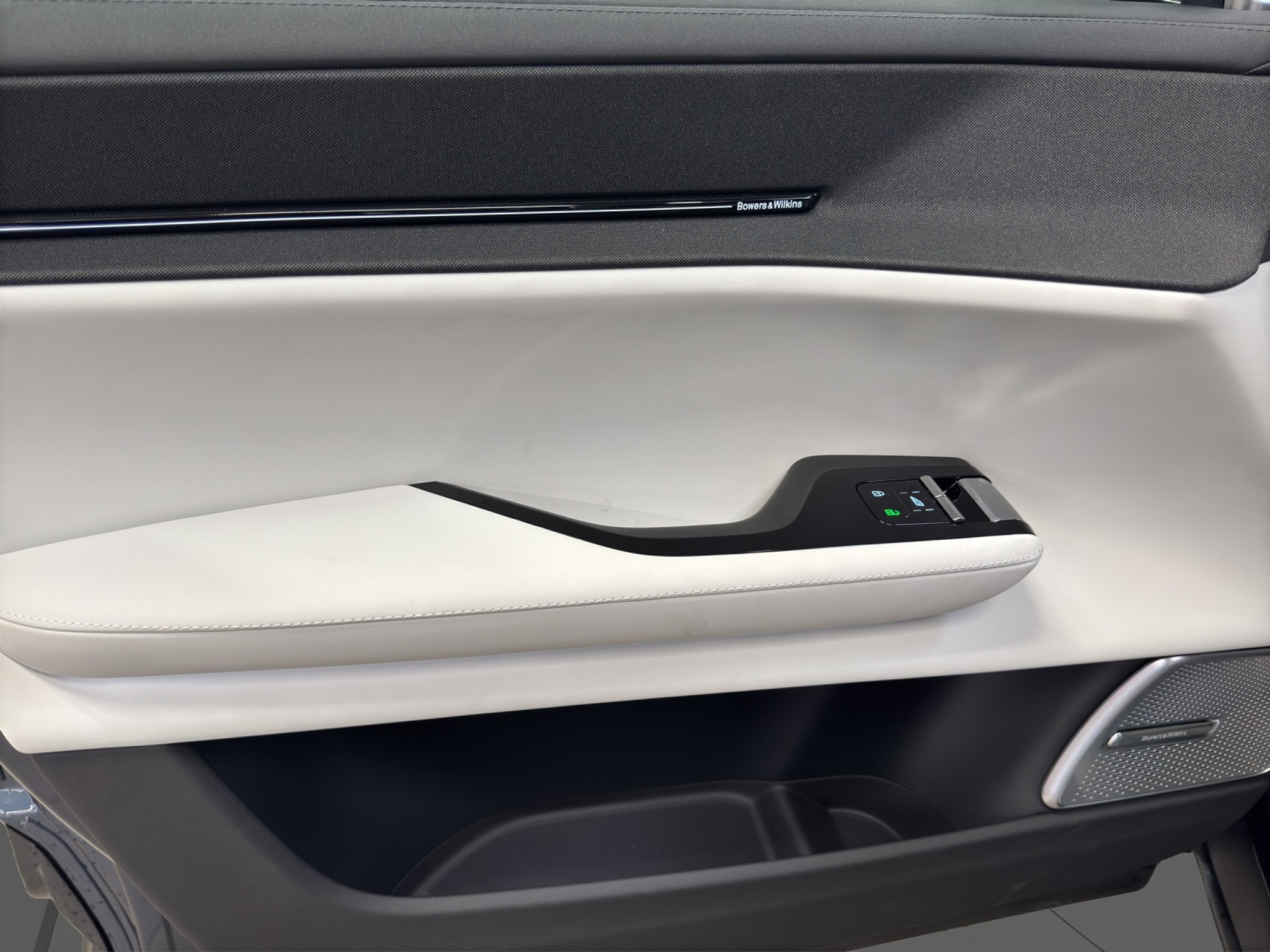 listing desktop thumbnail image 15