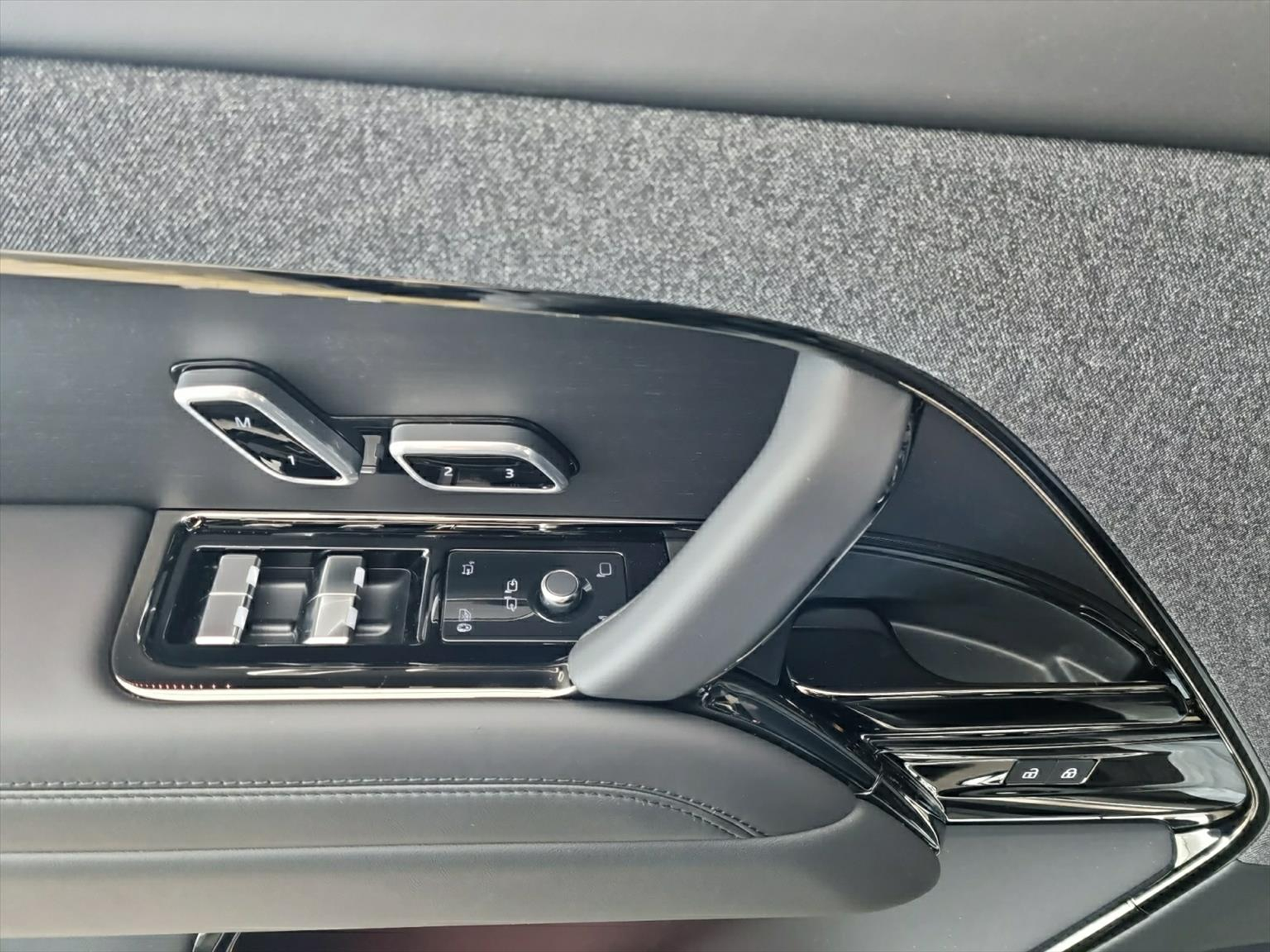 listing desktop thumbnail image 9