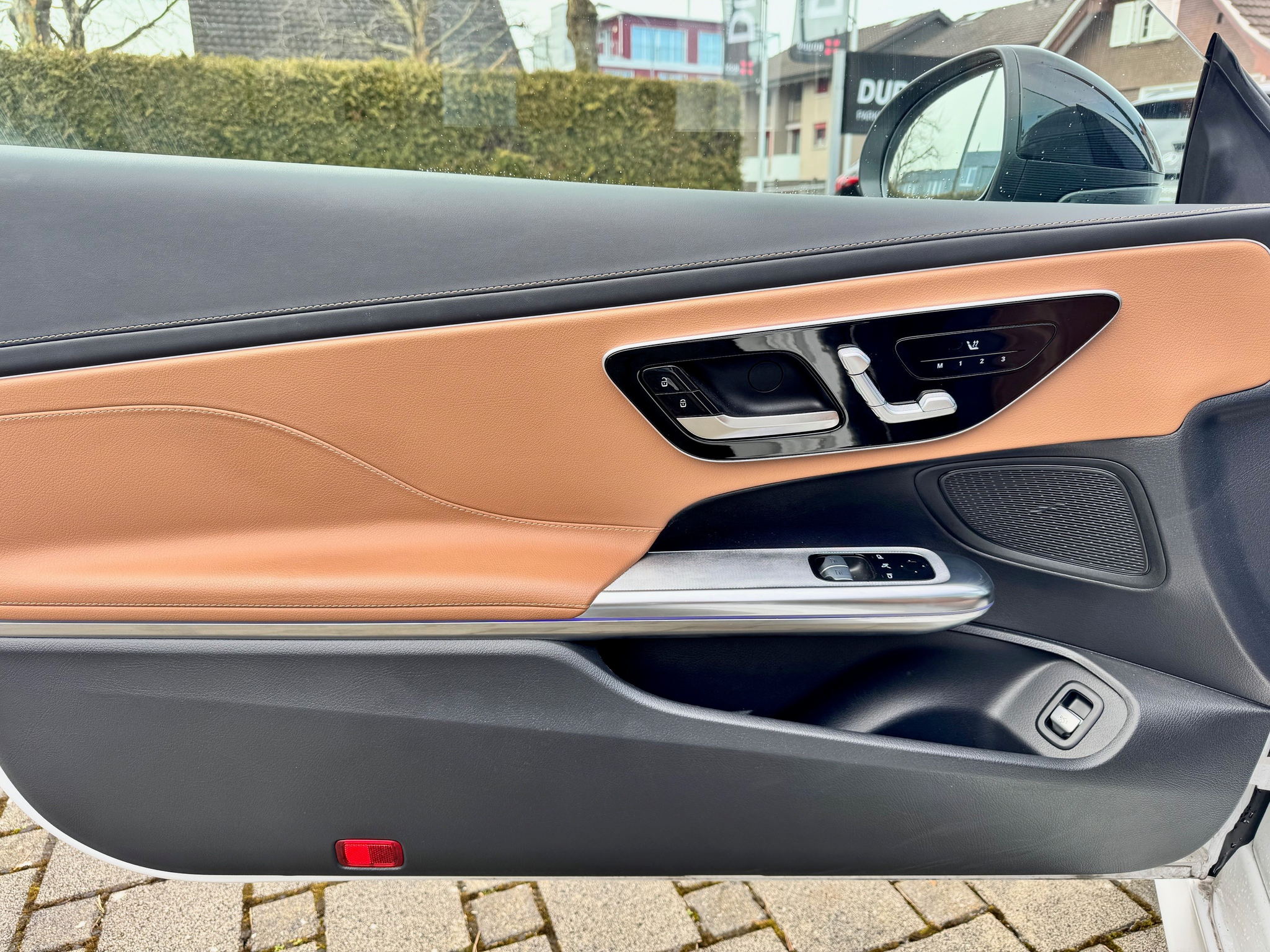 listing desktop thumbnail image 10