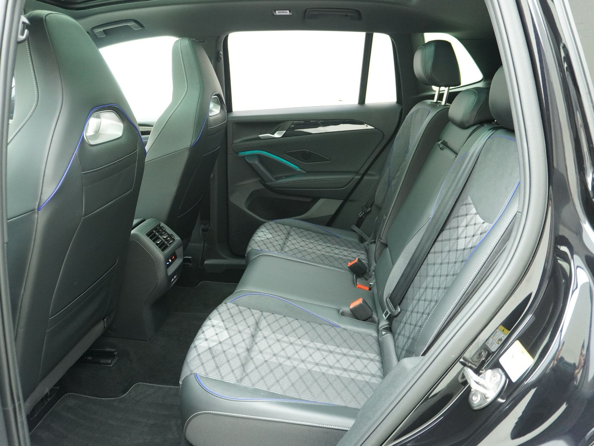 listing desktop thumbnail image 10