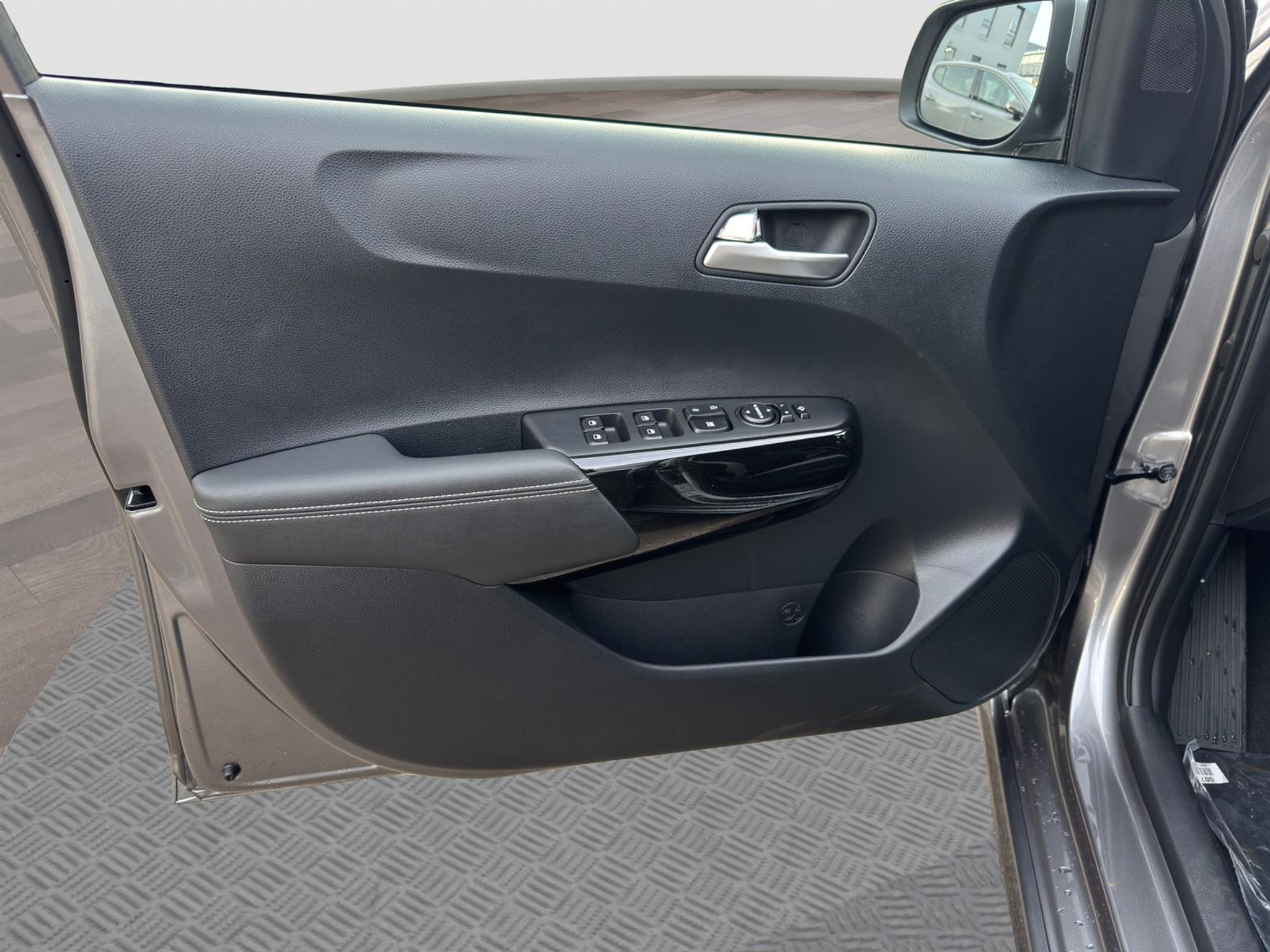 listing desktop thumbnail image 7