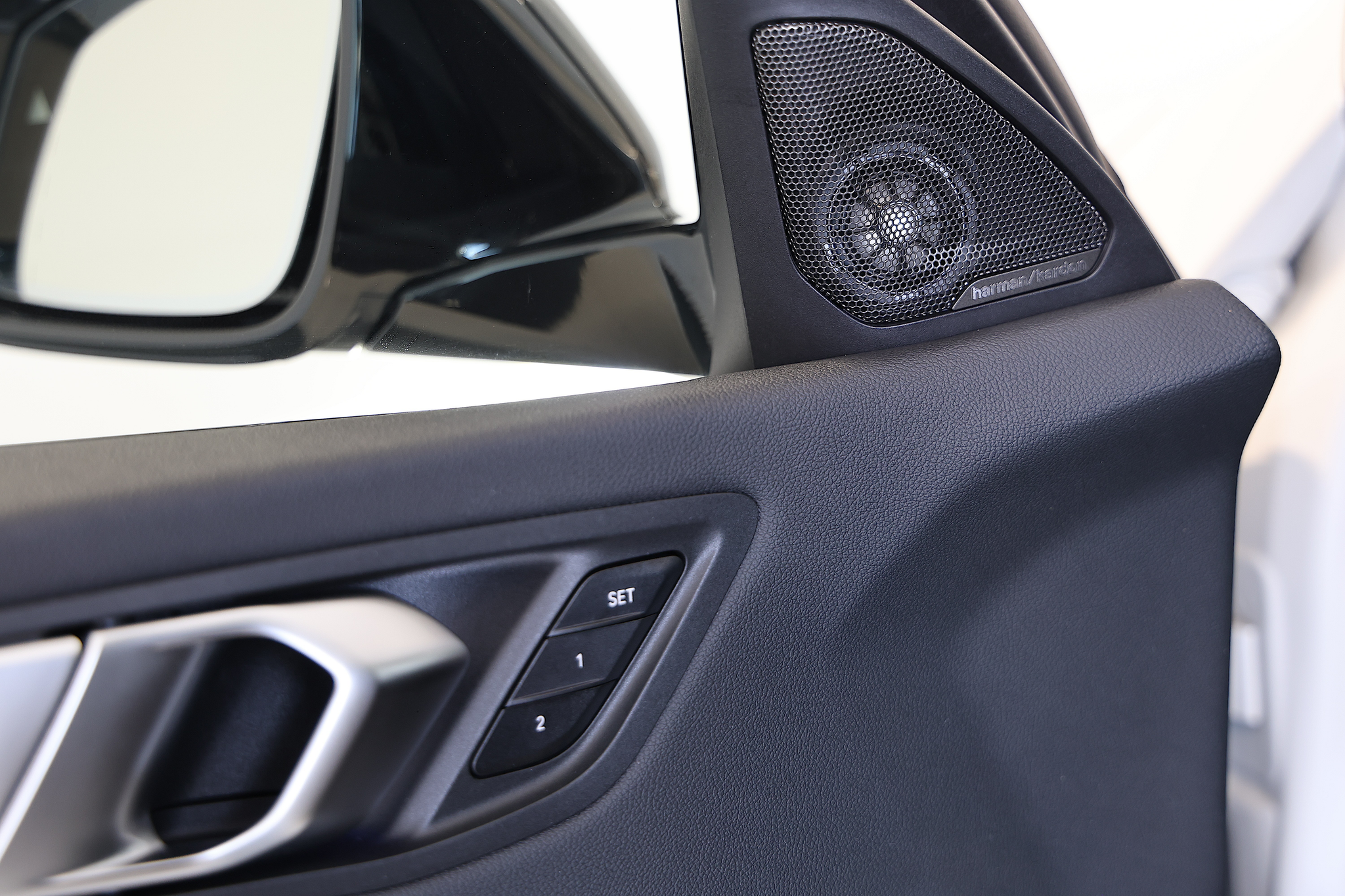 listing desktop thumbnail image 15