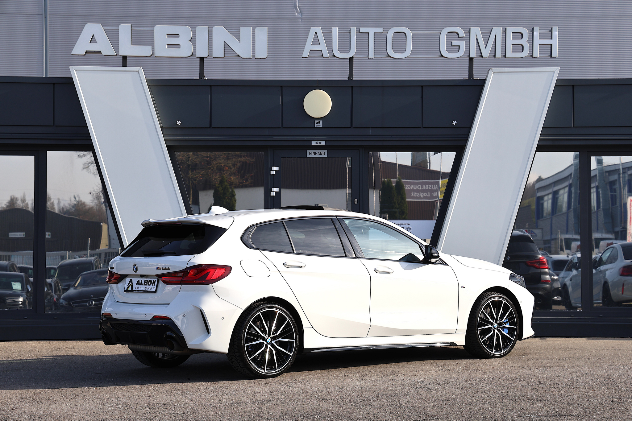 listing desktop thumbnail image 3