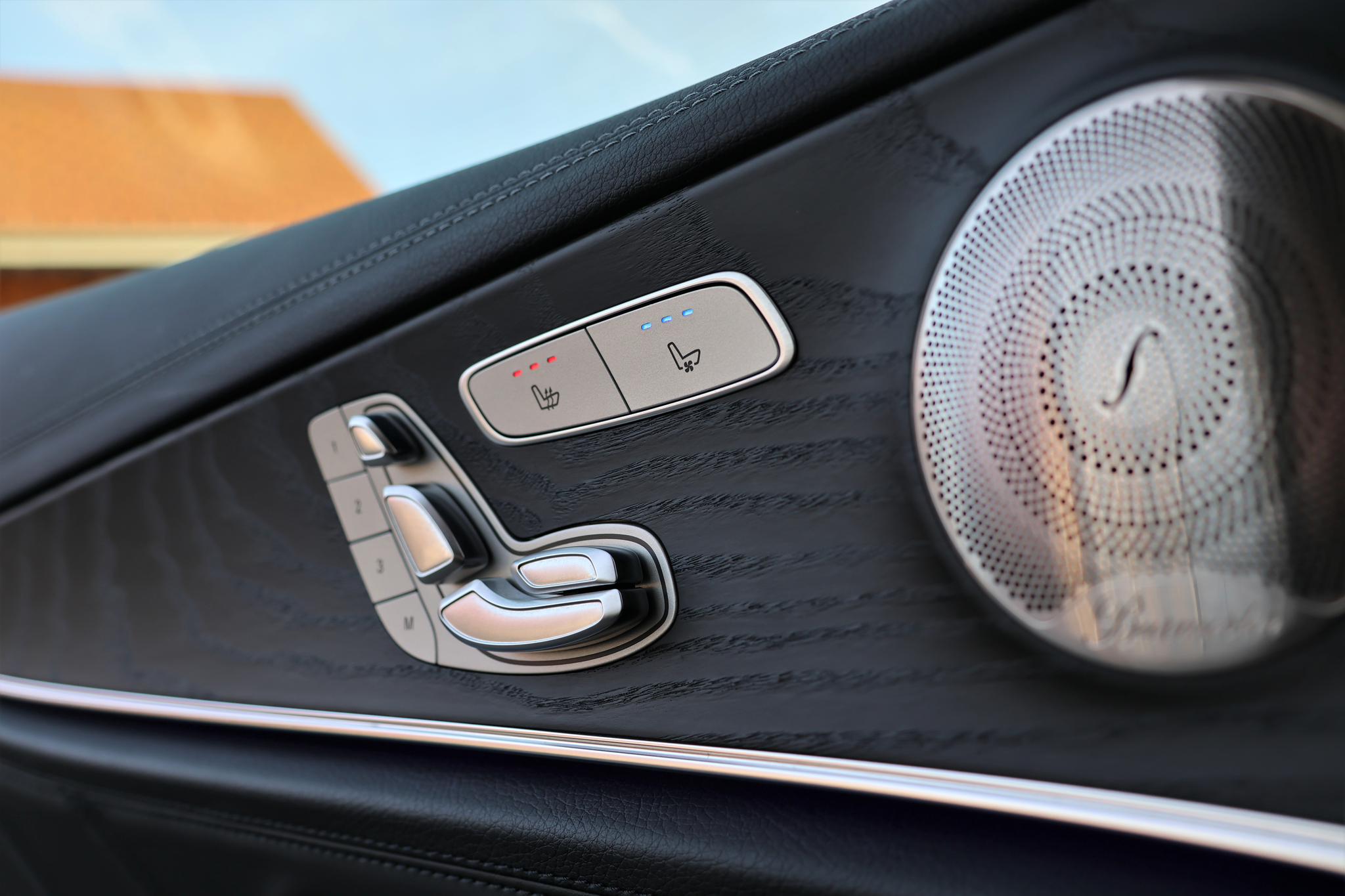 listing desktop thumbnail image 11