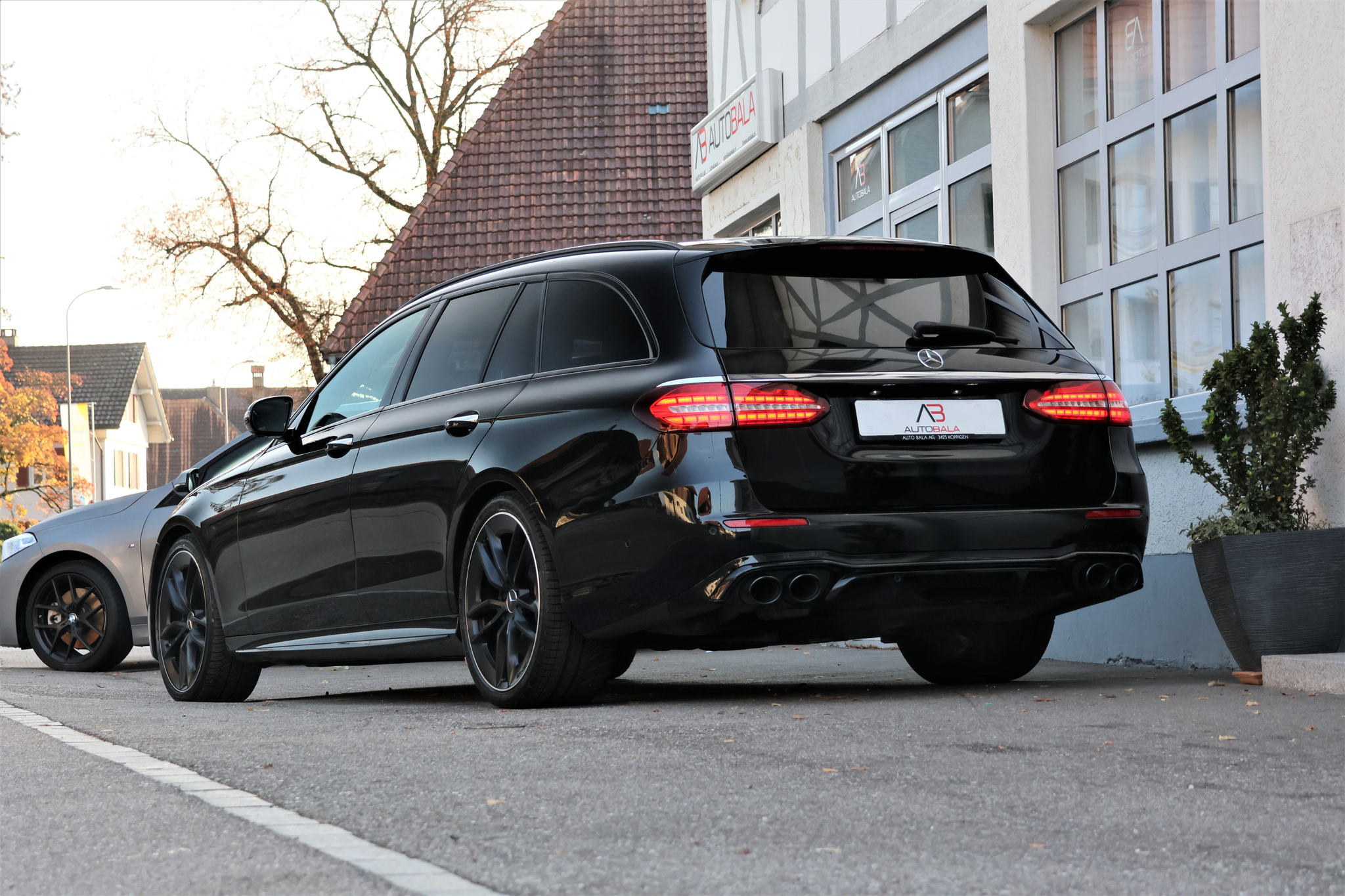 listing desktop thumbnail image 2