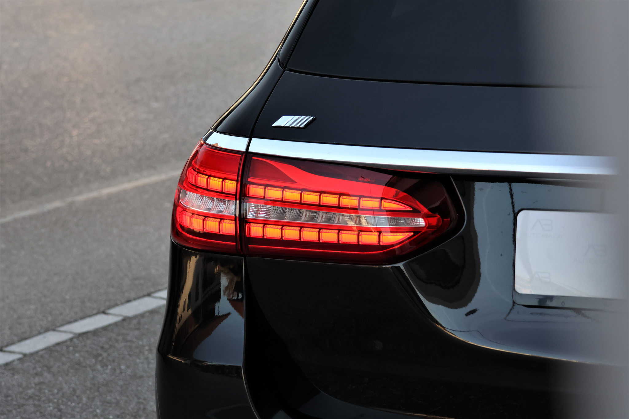 listing desktop thumbnail image 4