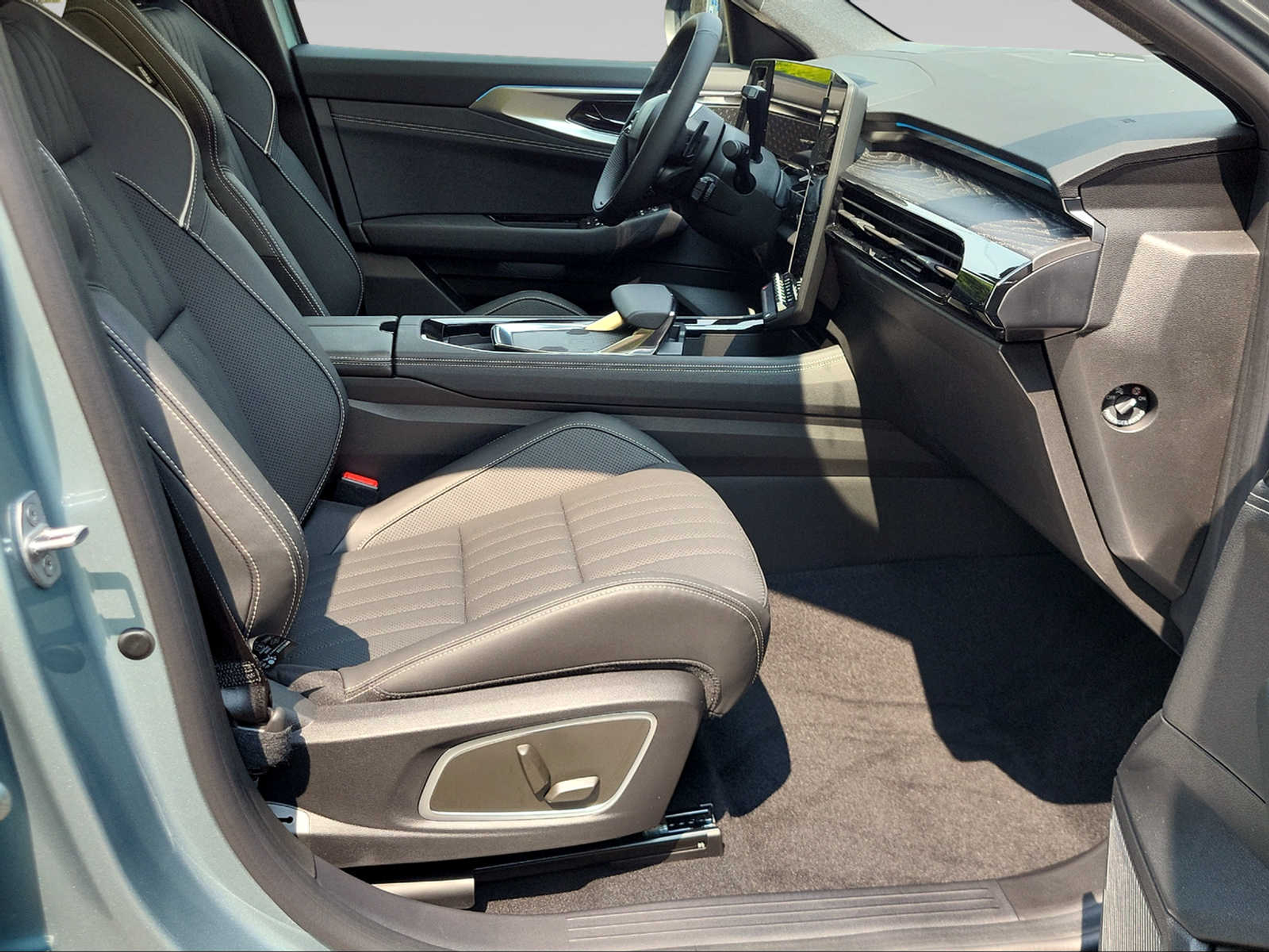 listing desktop thumbnail image 6