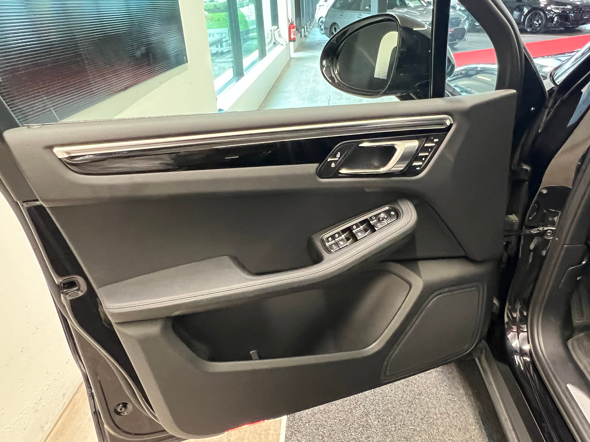 listing desktop thumbnail image 11