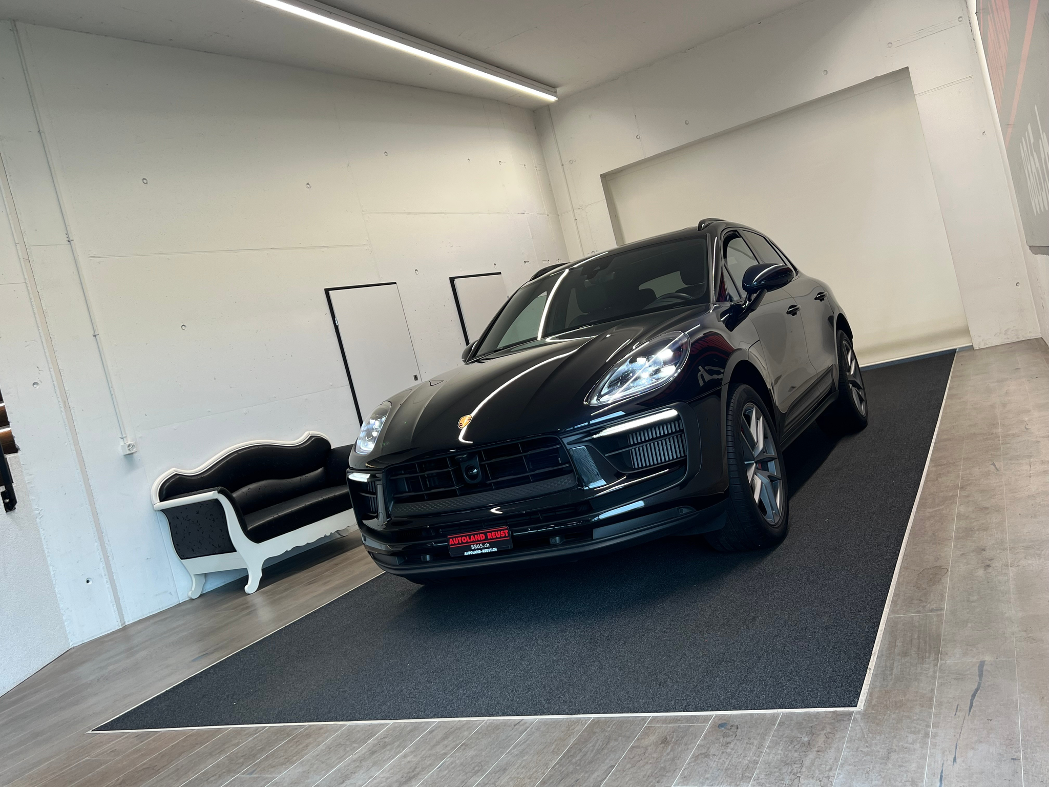 listing desktop thumbnail image 3