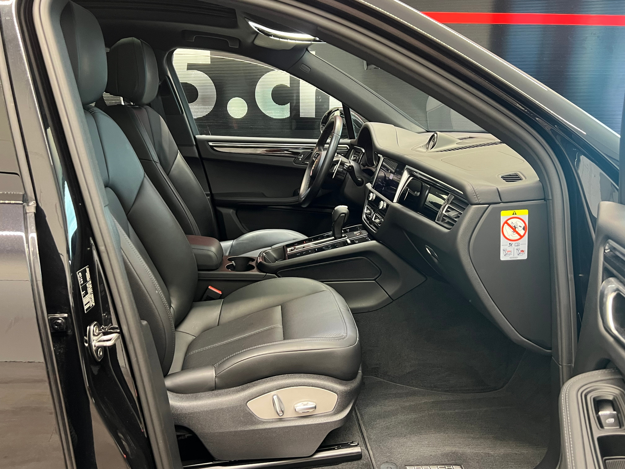 listing desktop thumbnail image 20