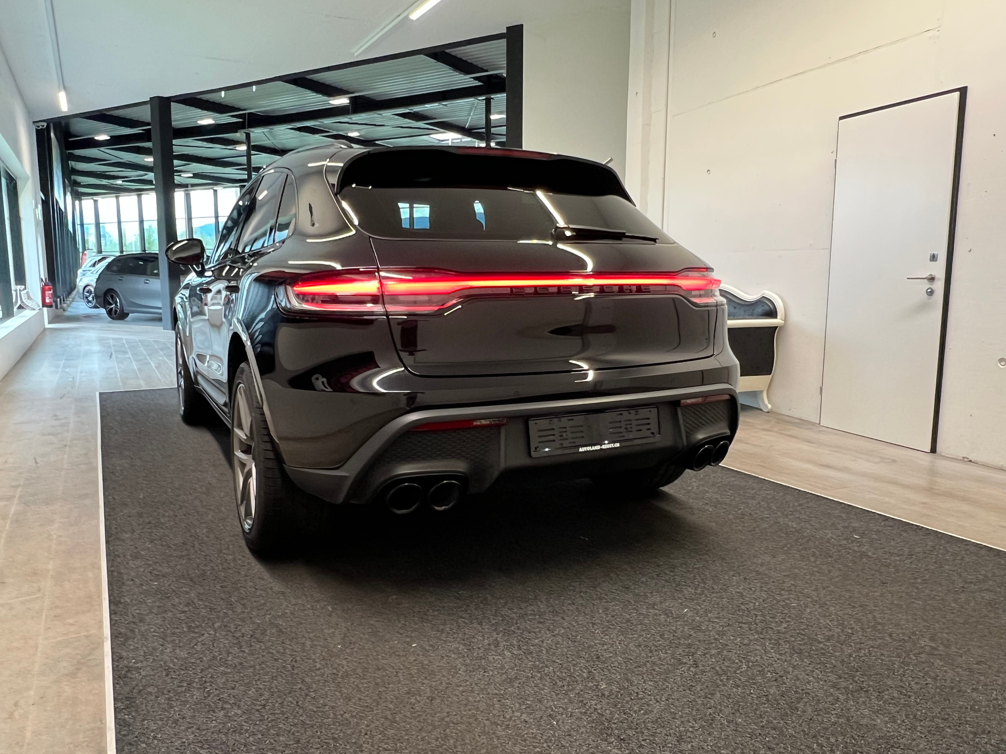 listing desktop thumbnail image 7