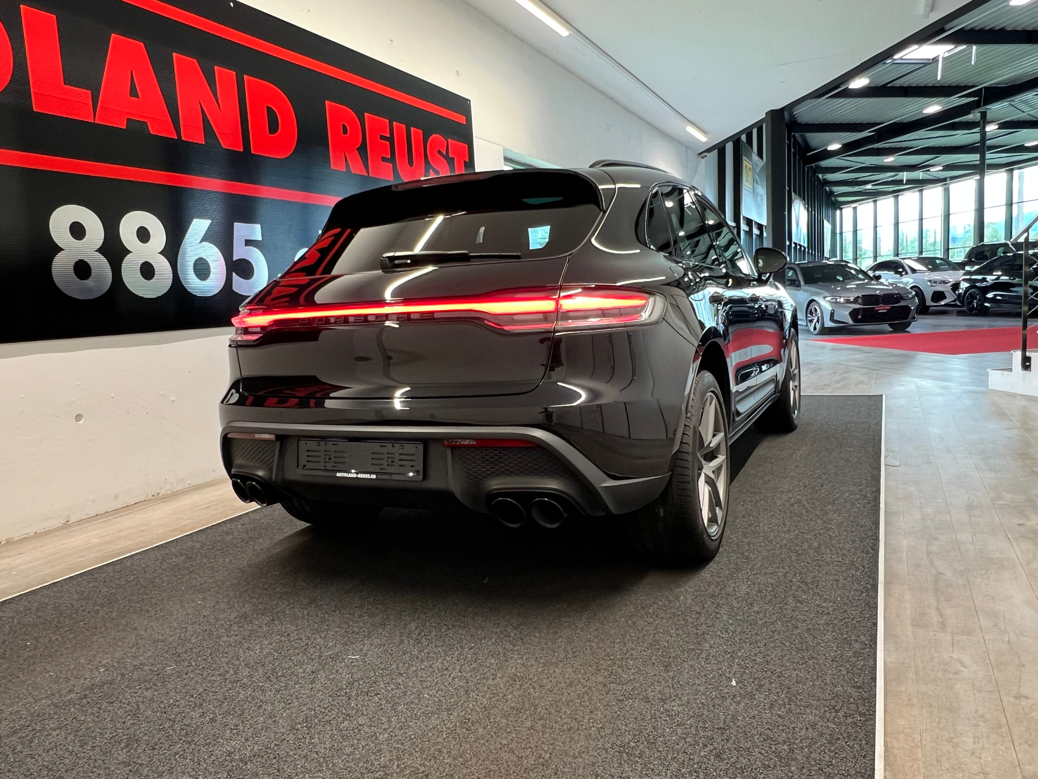 listing desktop thumbnail image 6