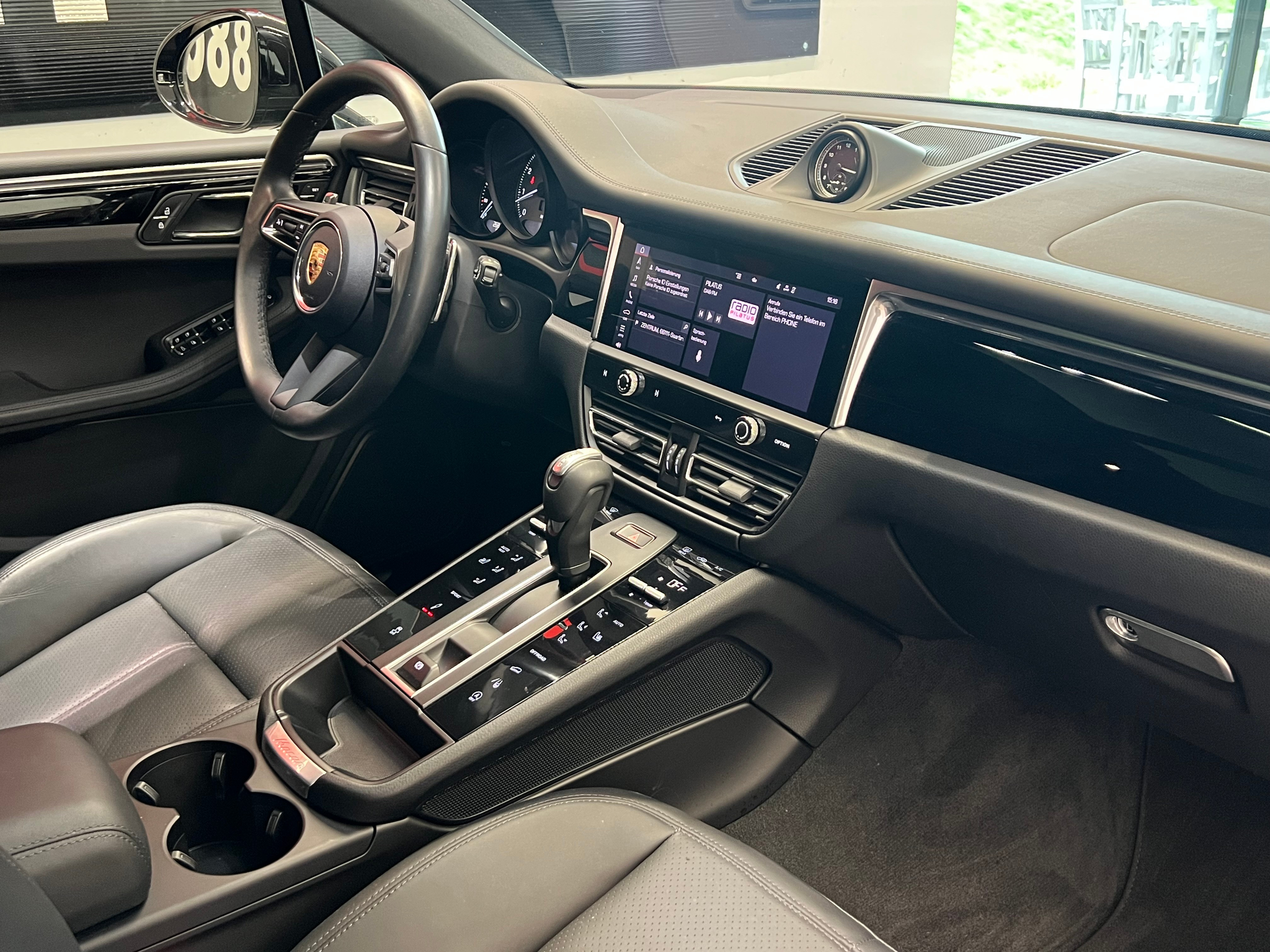 listing desktop thumbnail image 19