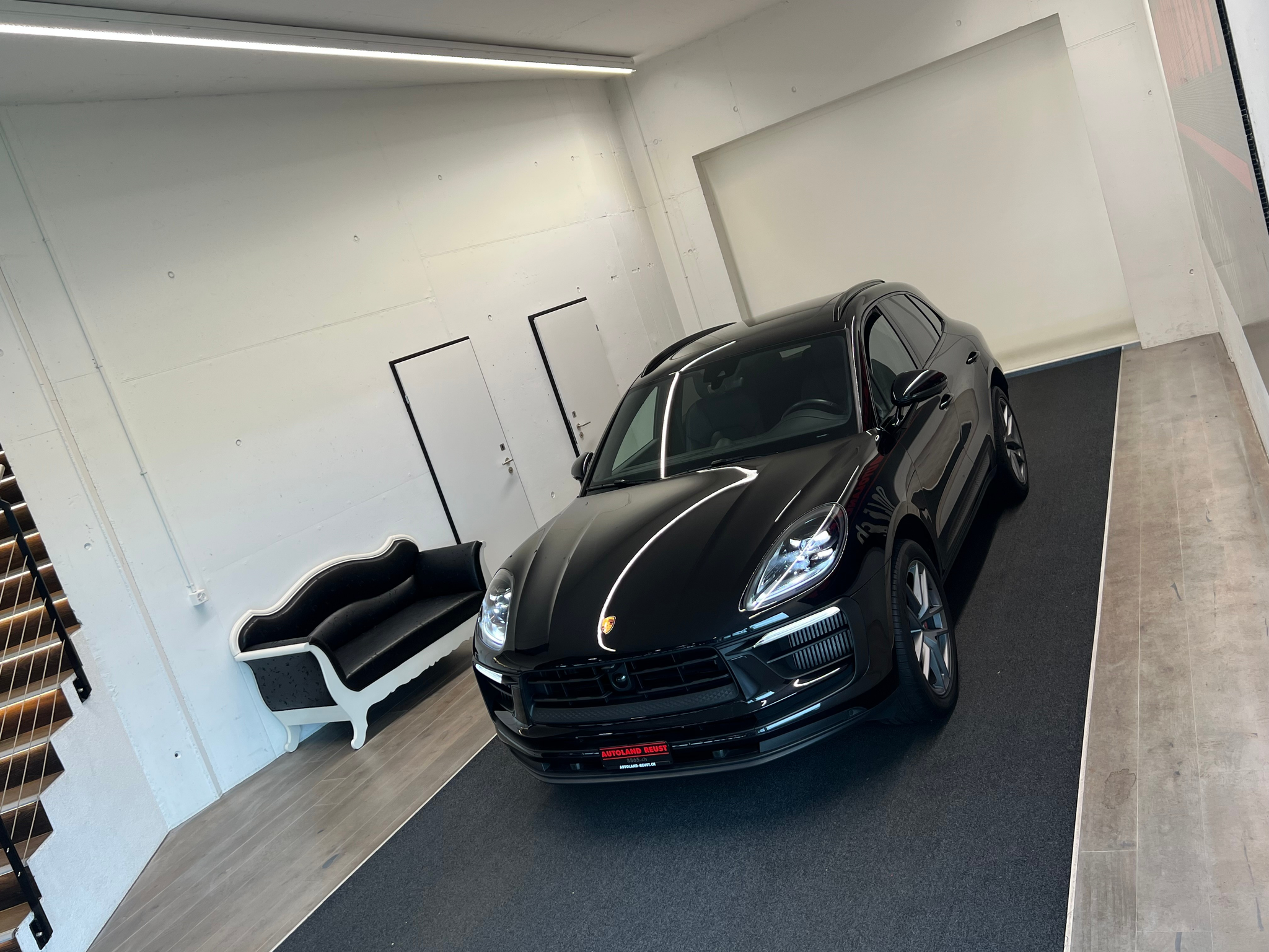 listing desktop thumbnail image 4