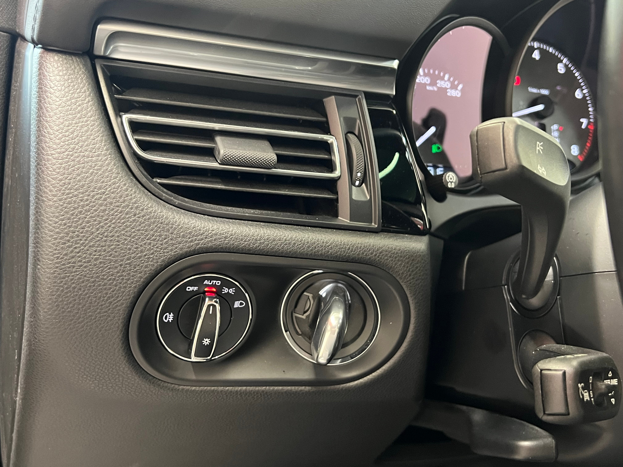 listing desktop thumbnail image 27