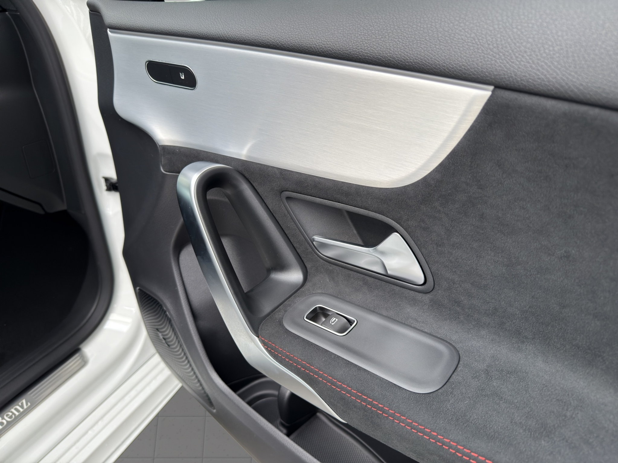 listing desktop thumbnail image 14