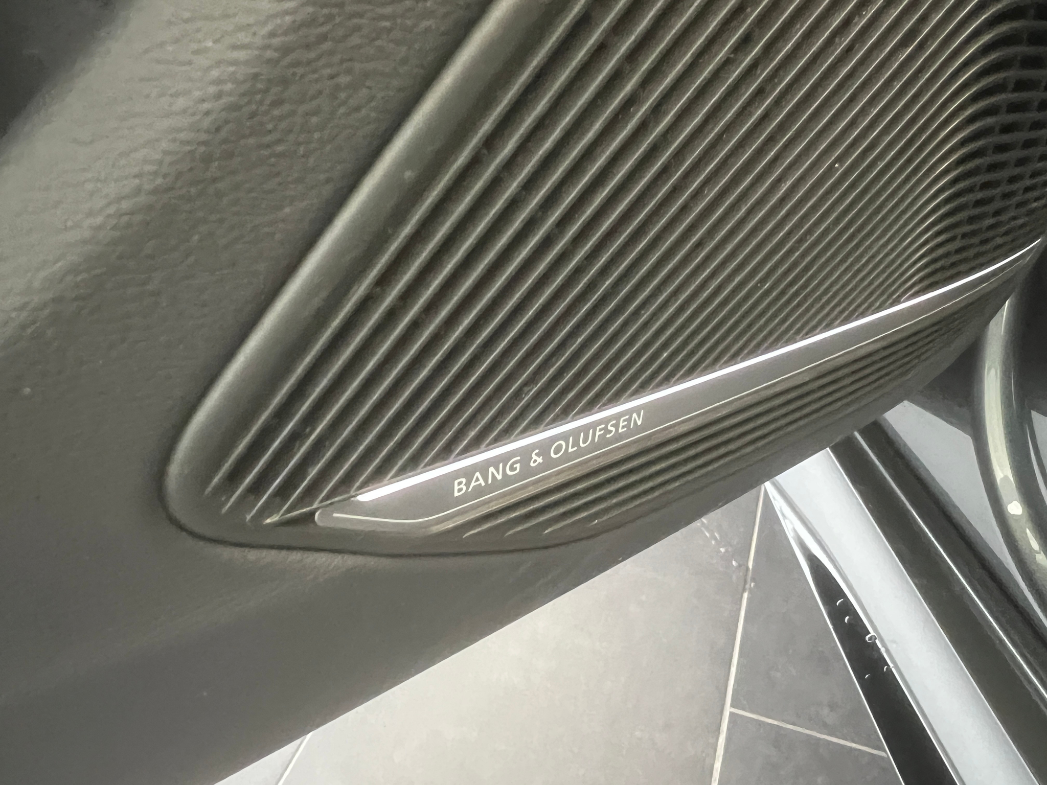 listing desktop thumbnail image 11