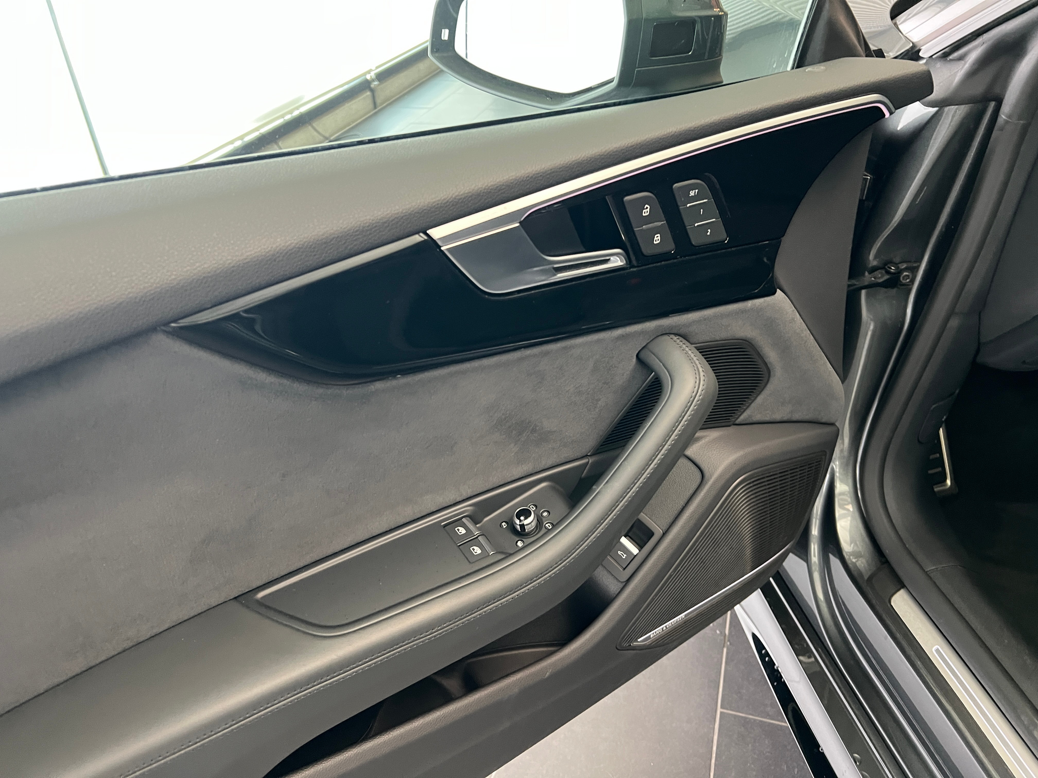 listing desktop thumbnail image 10