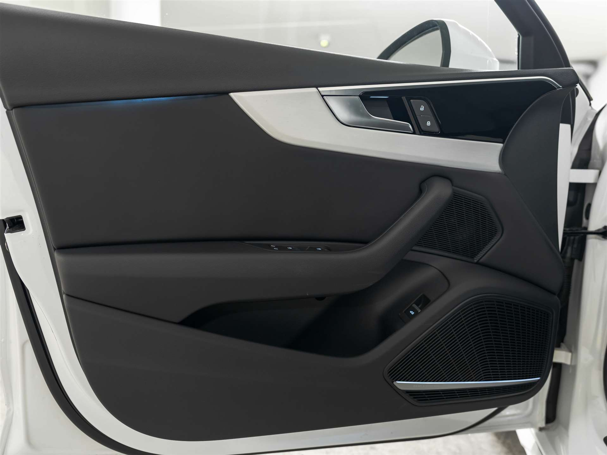 listing desktop thumbnail image 21