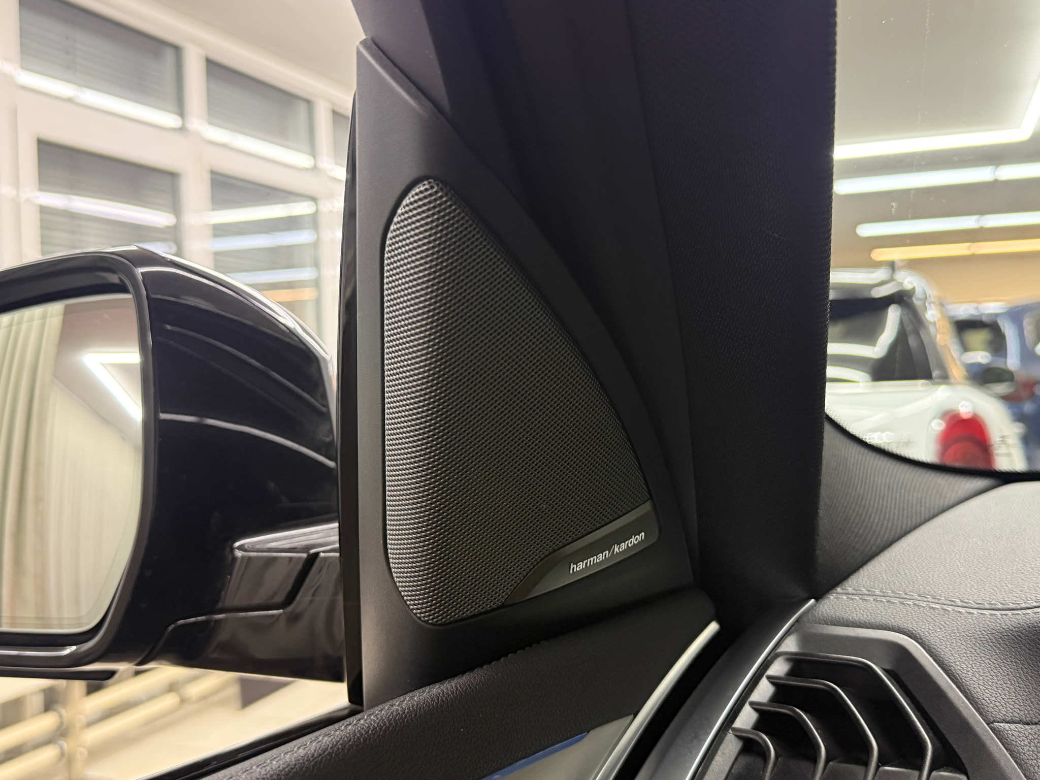 listing desktop thumbnail image 16