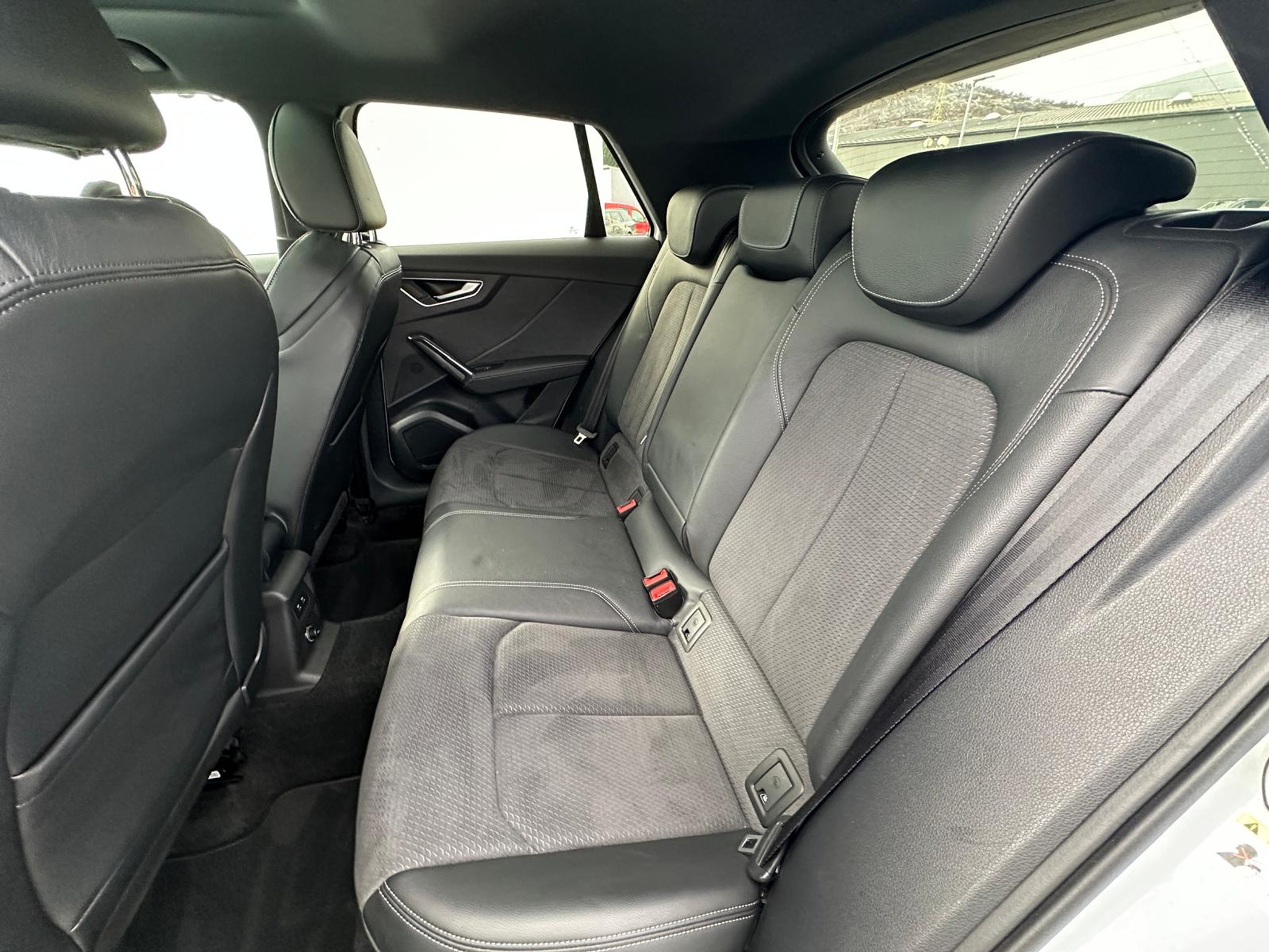 listing desktop thumbnail image 7