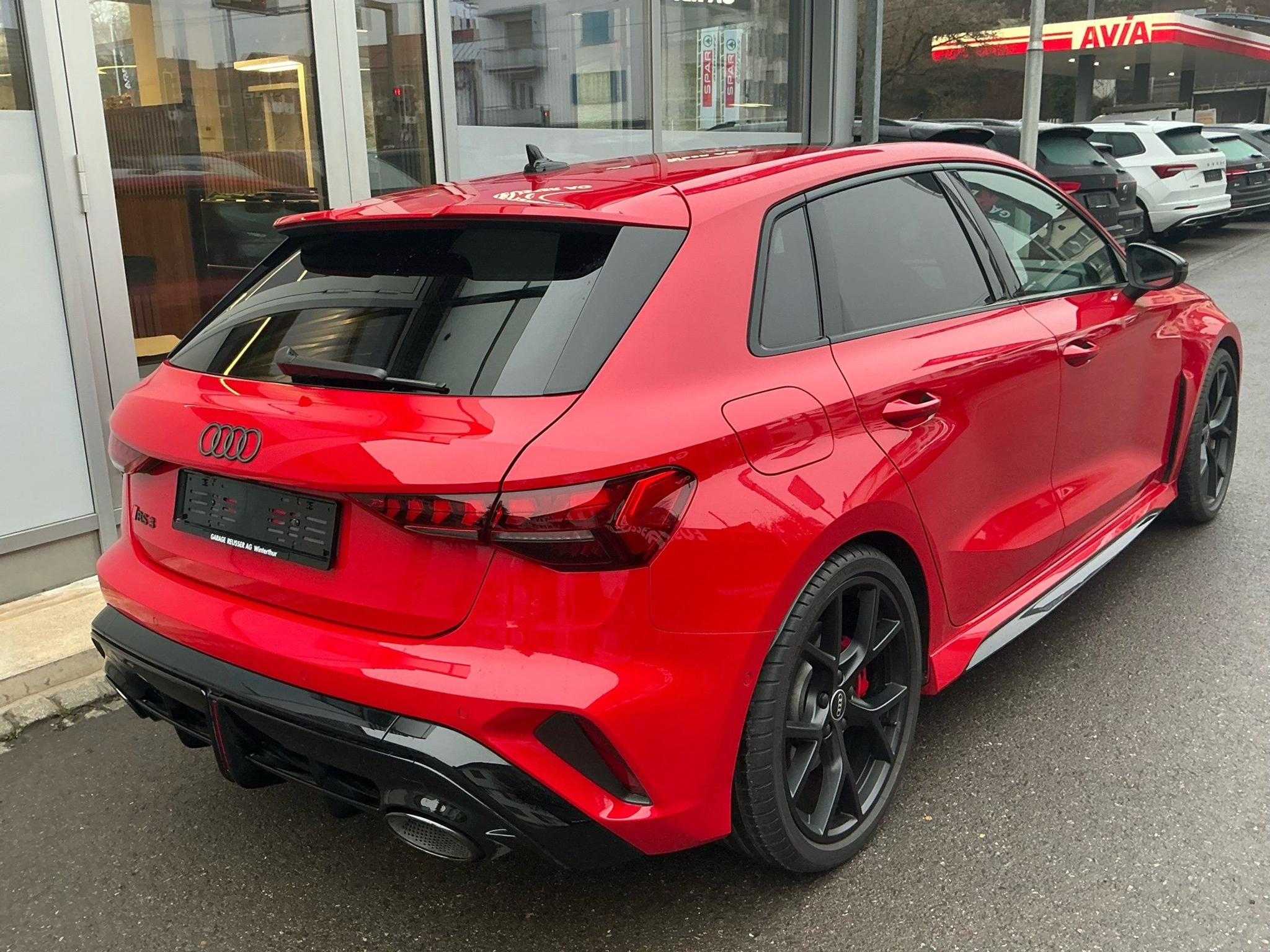 listing desktop thumbnail image 3