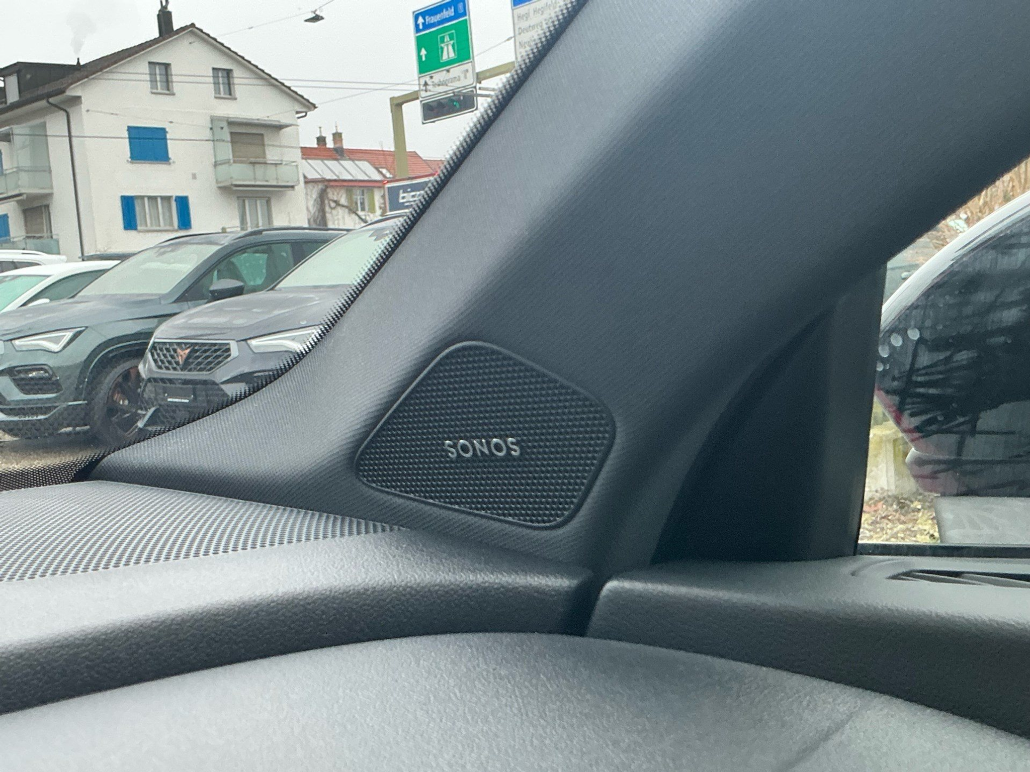 listing desktop thumbnail image 28