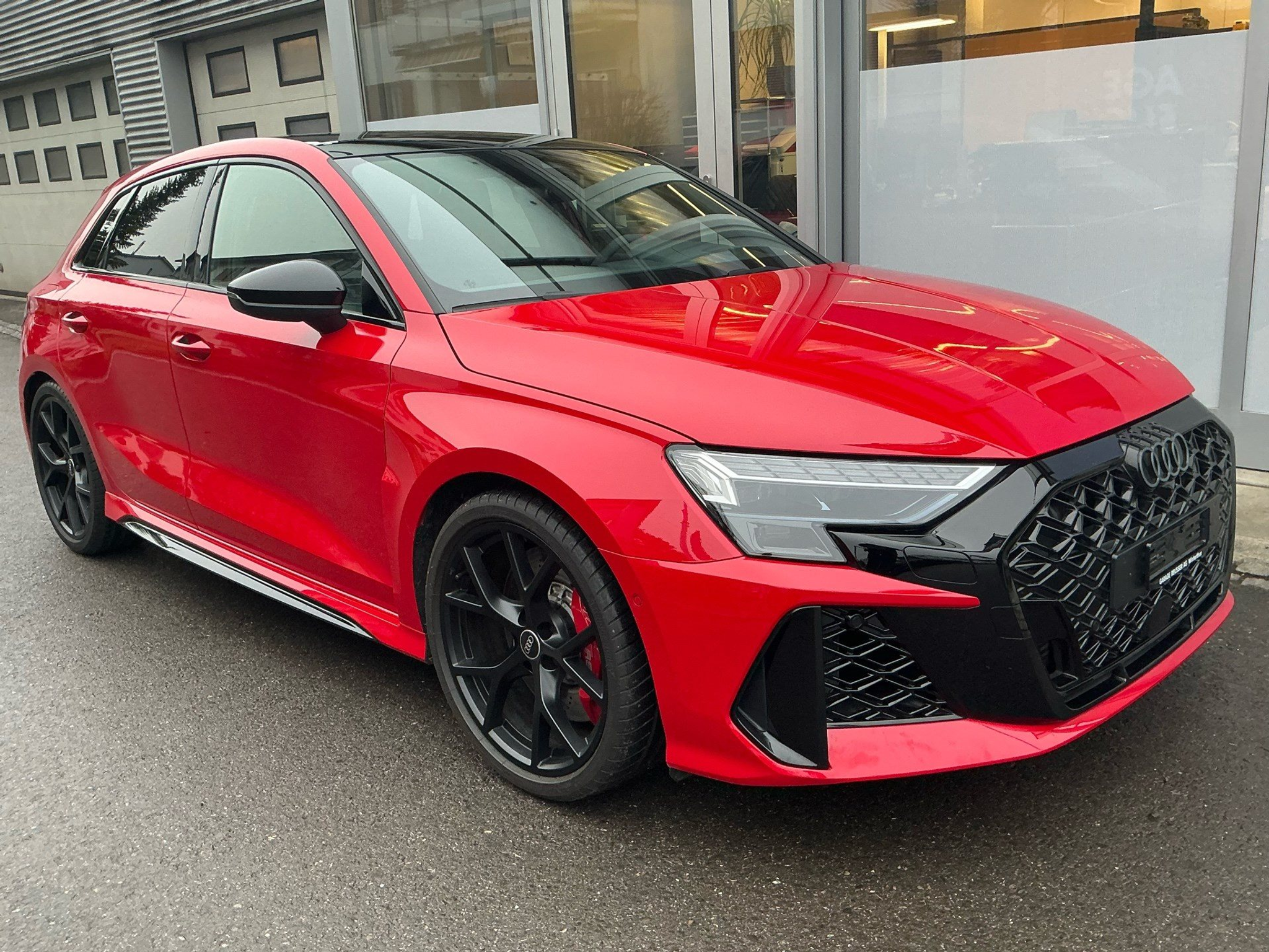 listing desktop thumbnail image 2