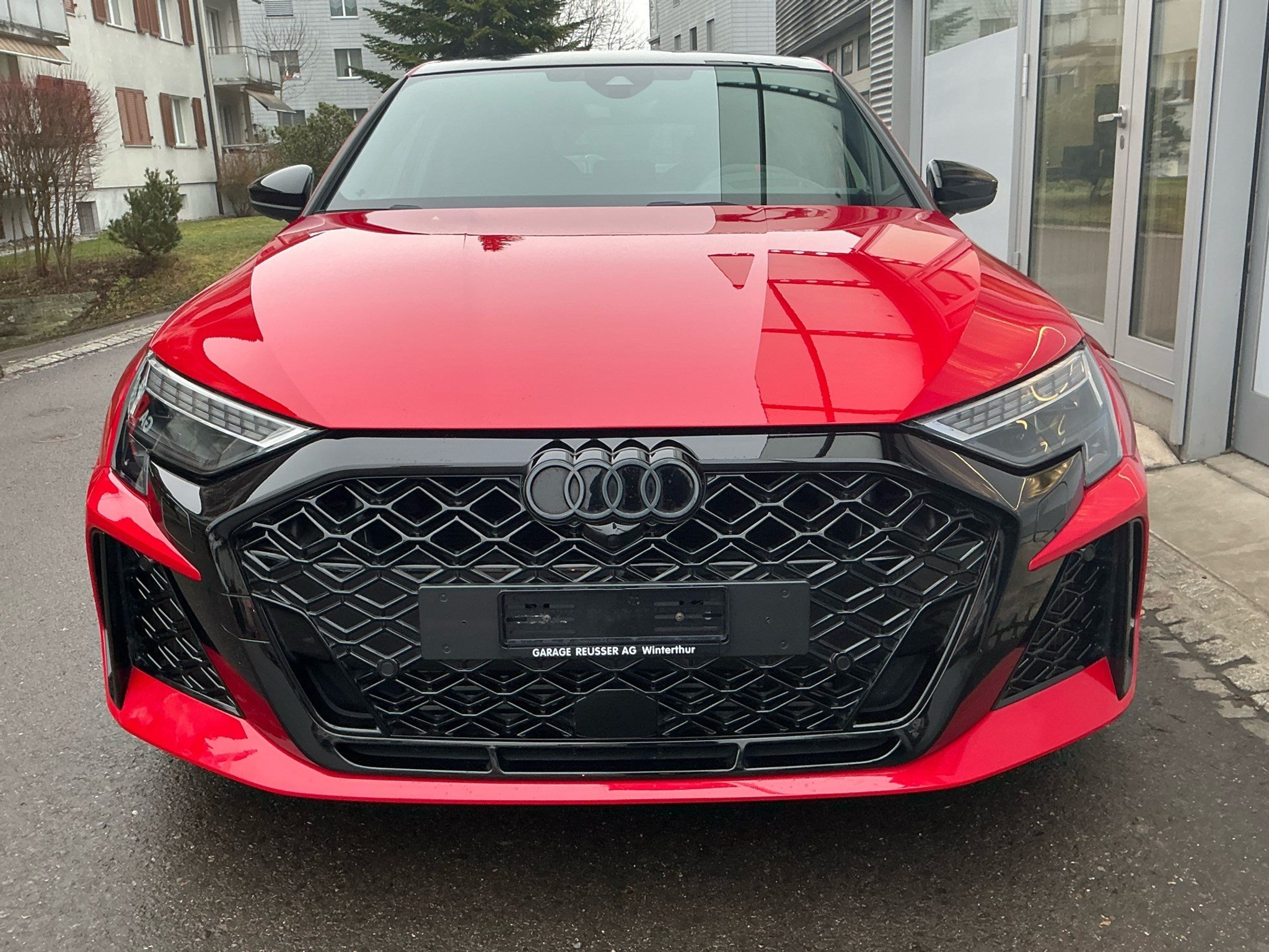 listing desktop thumbnail image 1