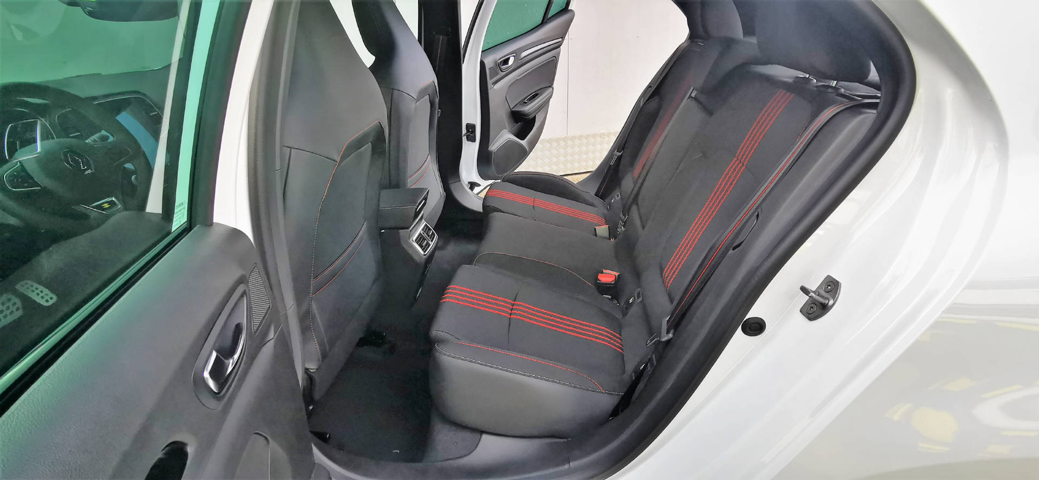 listing desktop thumbnail image 14