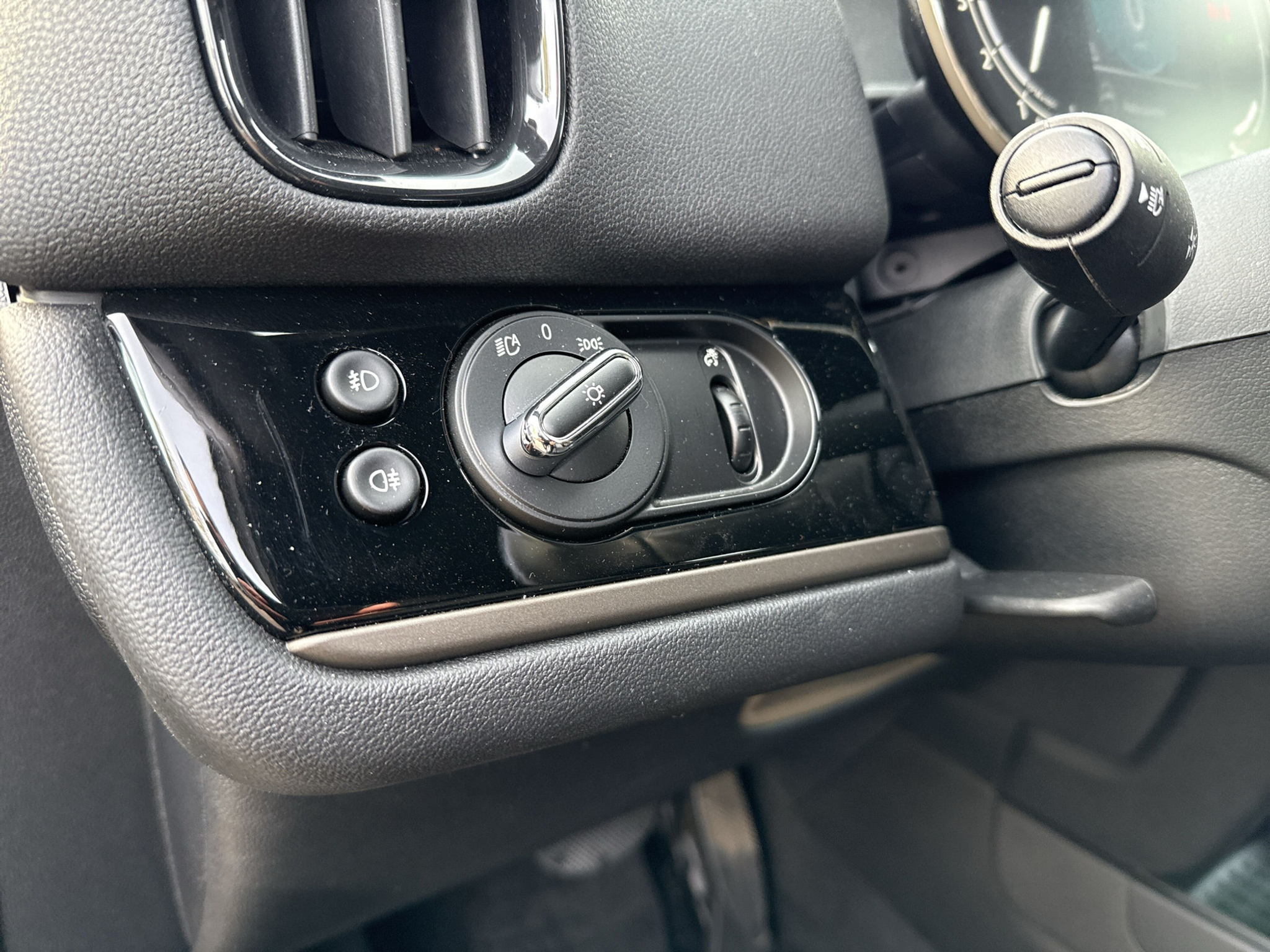 listing desktop thumbnail image 19