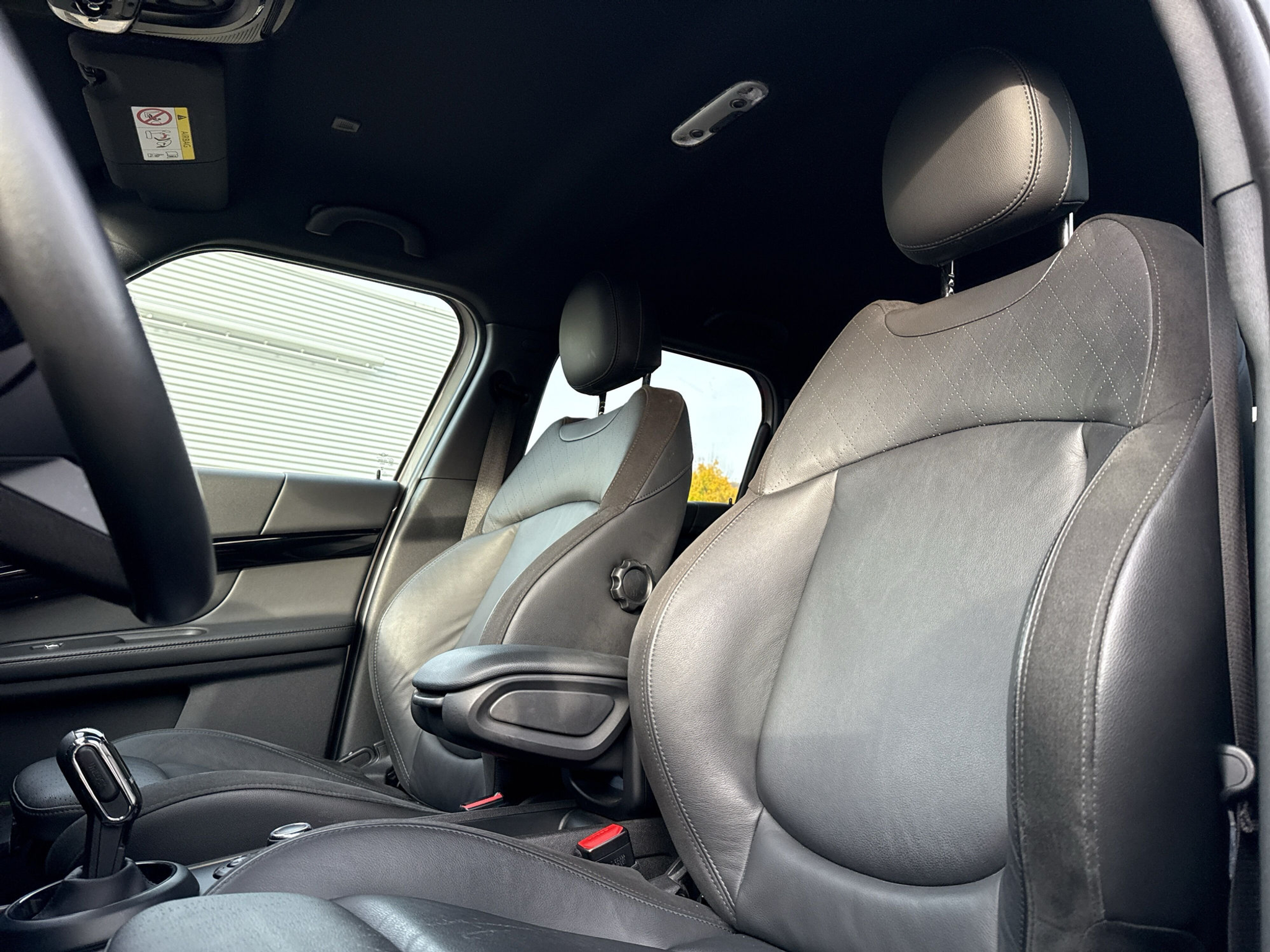 listing desktop thumbnail image 9