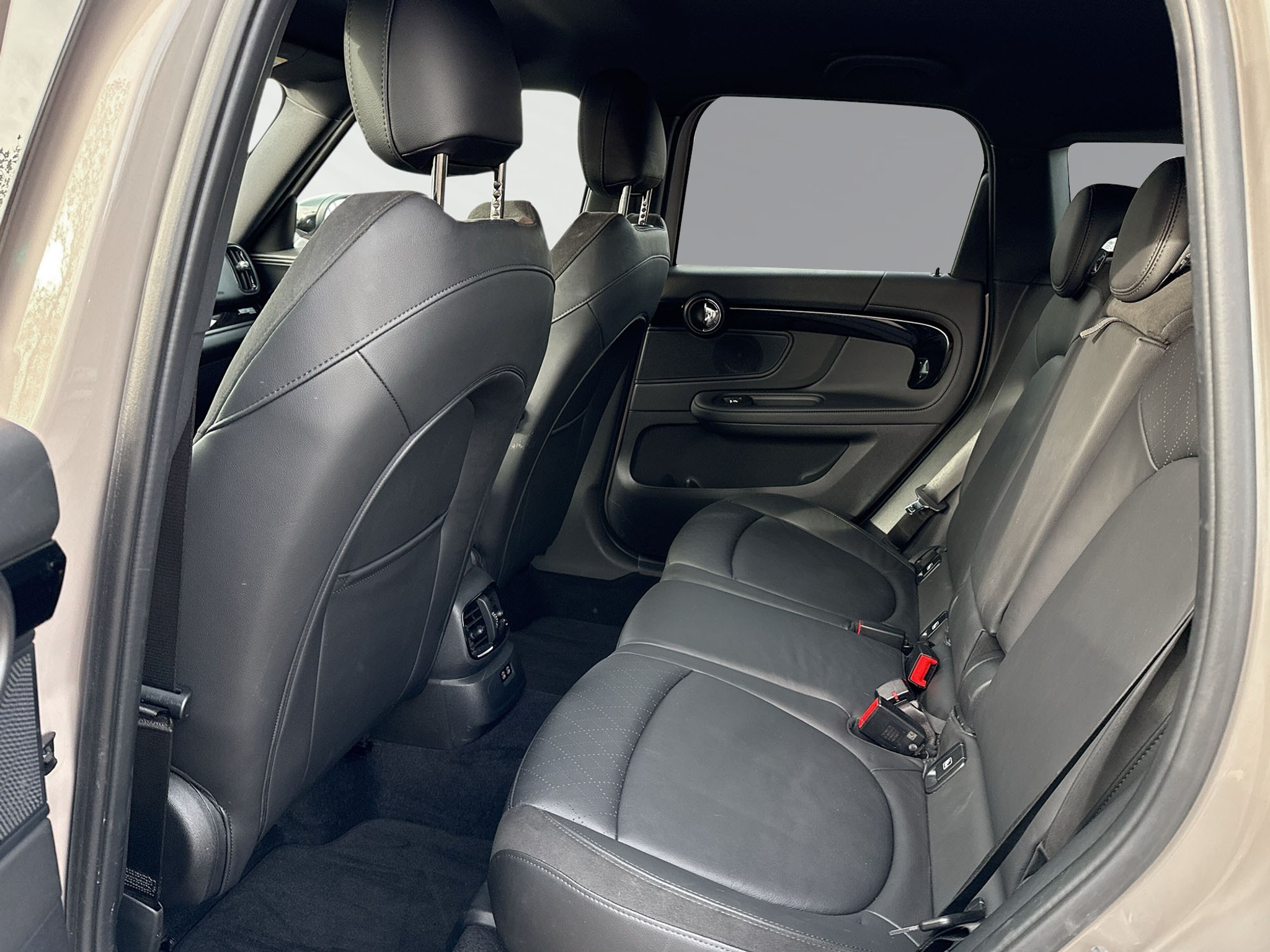 listing desktop thumbnail image 6