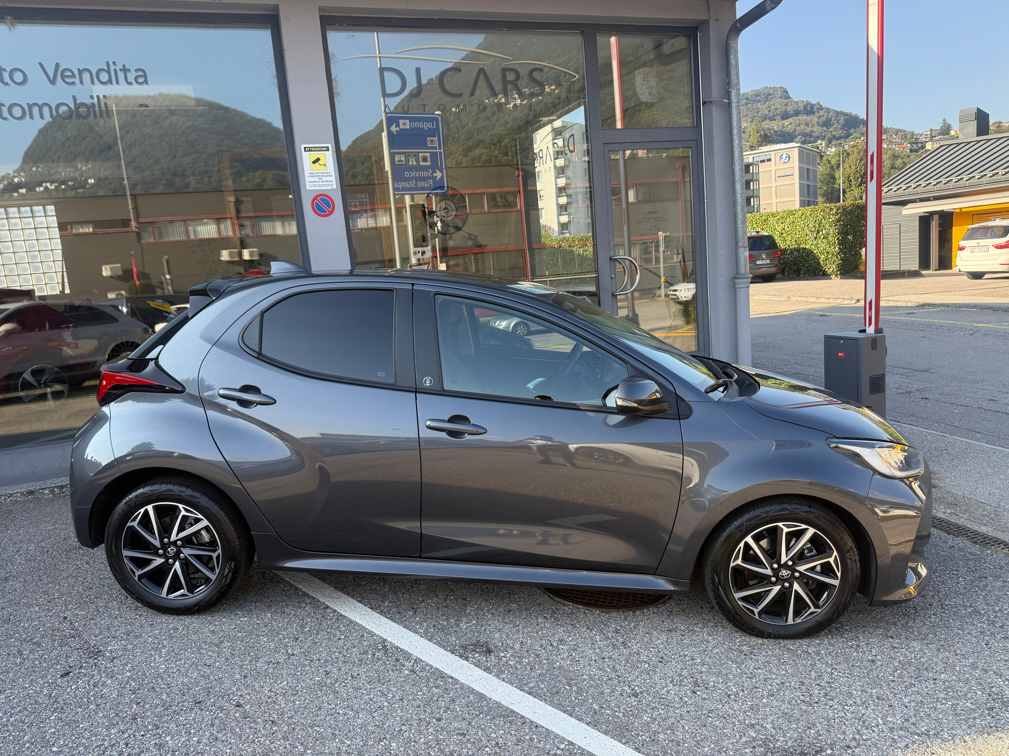 listing desktop thumbnail image 4