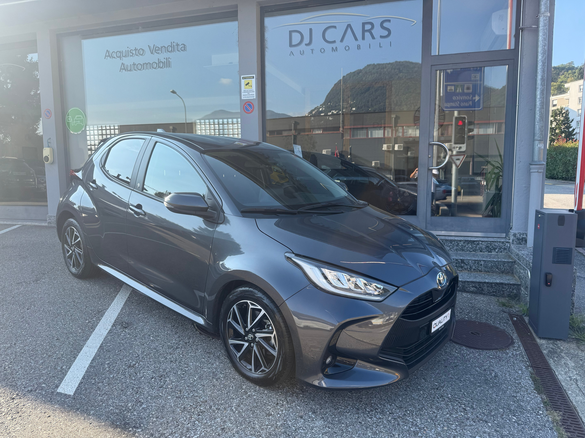 listing desktop thumbnail image 1