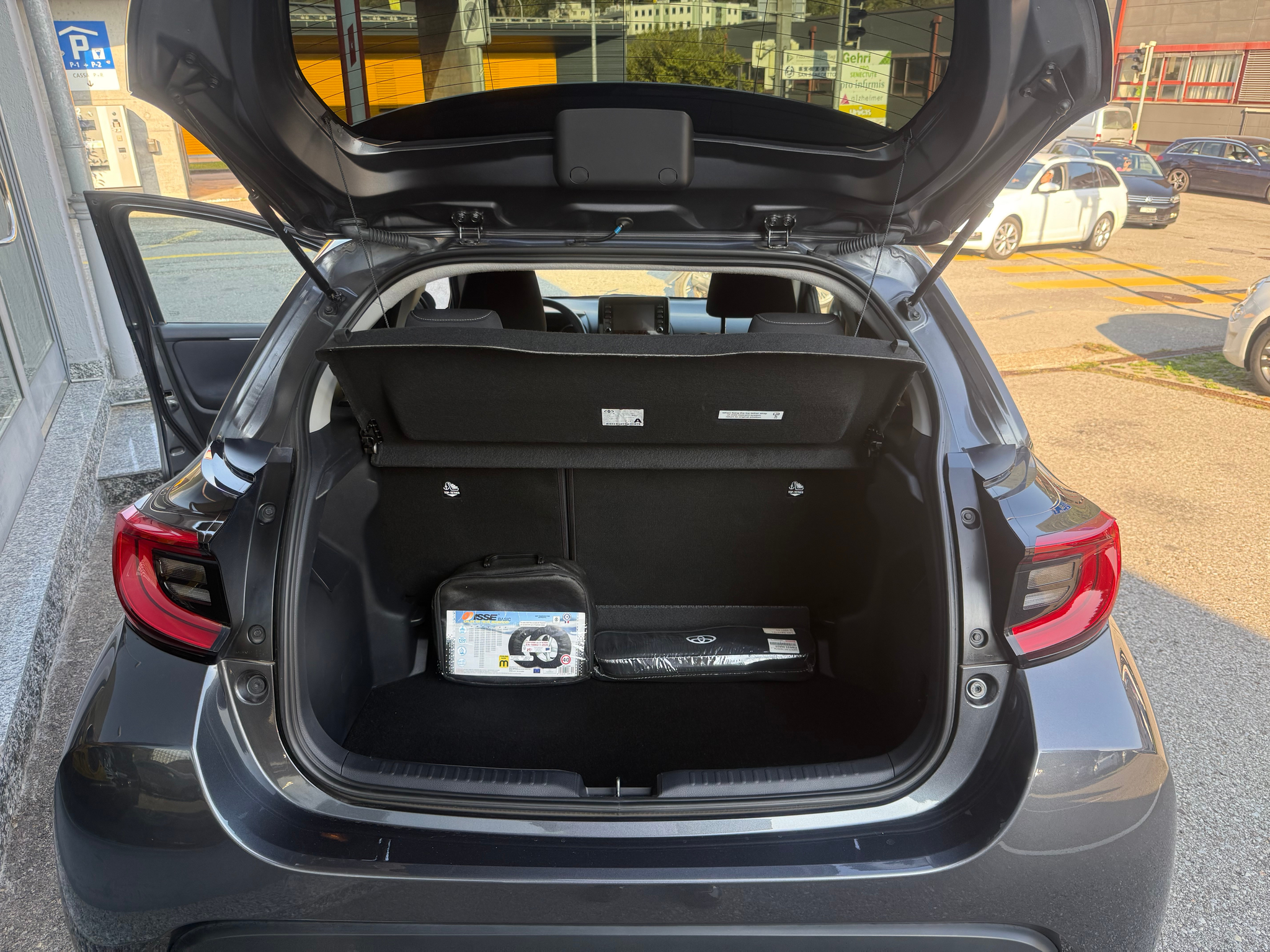 listing desktop thumbnail image 12