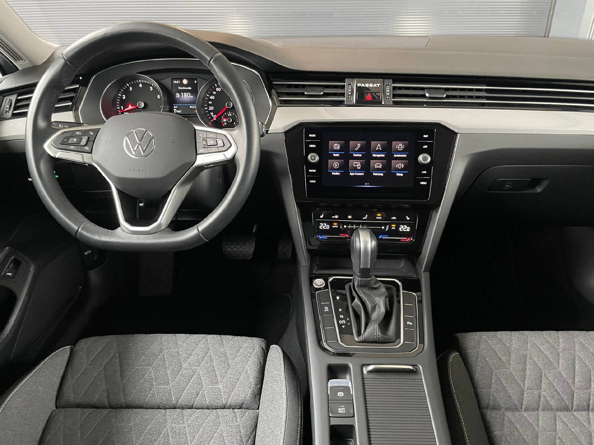 listing desktop thumbnail image 8